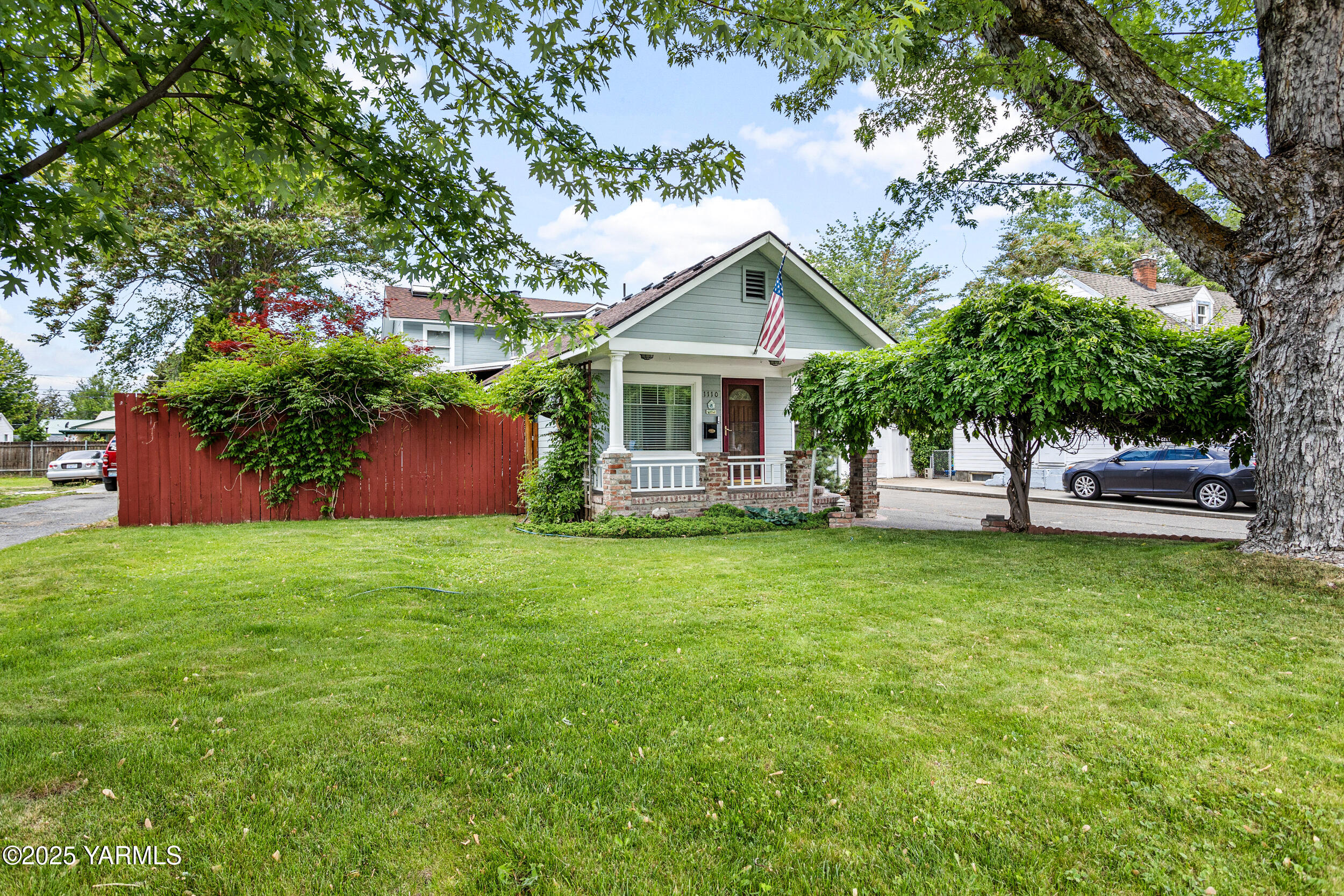 Yakima, Washington 98902, United States, 4 Bedrooms Bedrooms, ,2 BathroomsBathrooms,Residential,Pending,135668