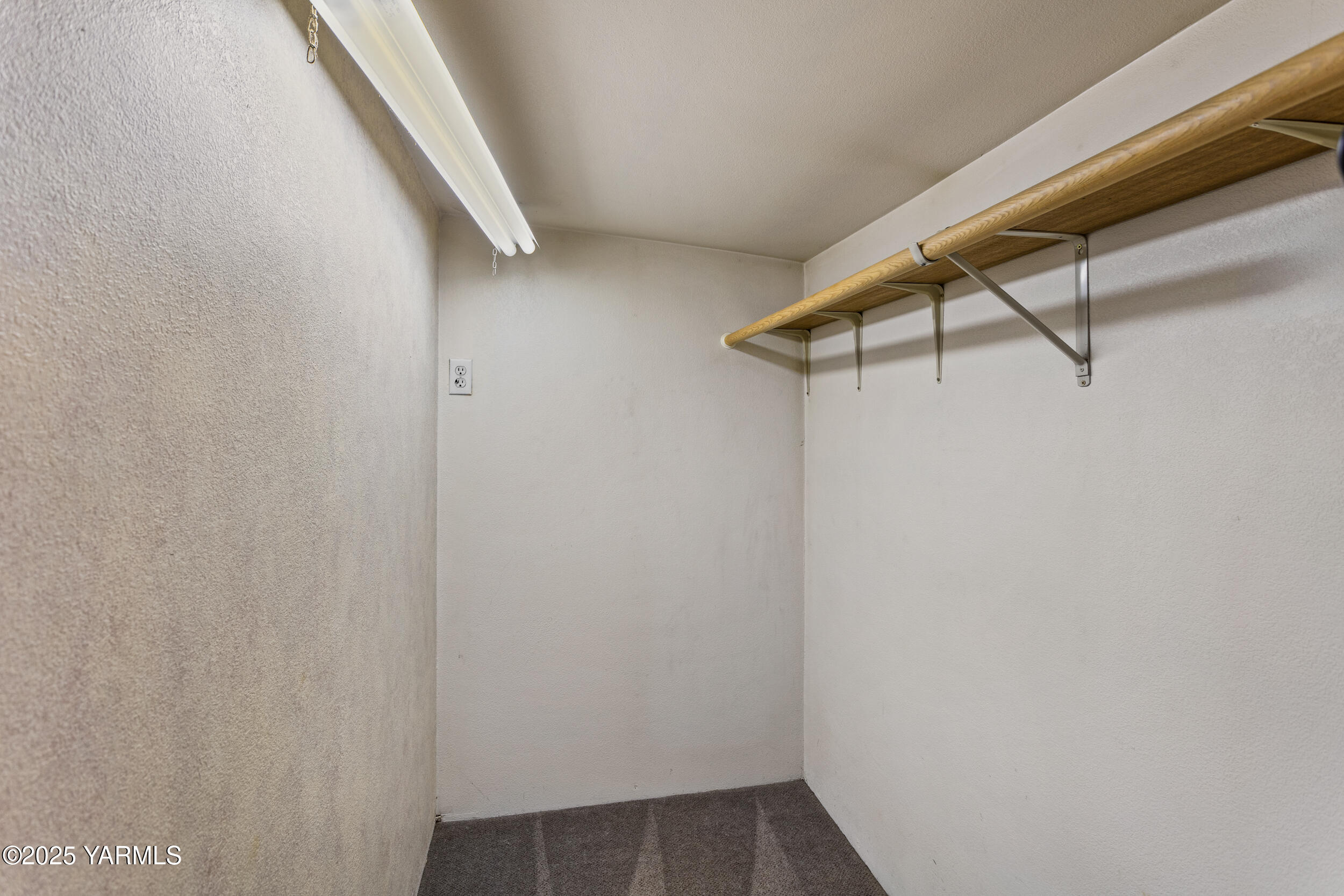 Yakima, Washington 98902, United States, 4 Bedrooms Bedrooms, ,2 BathroomsBathrooms,Residential,Pending,135668