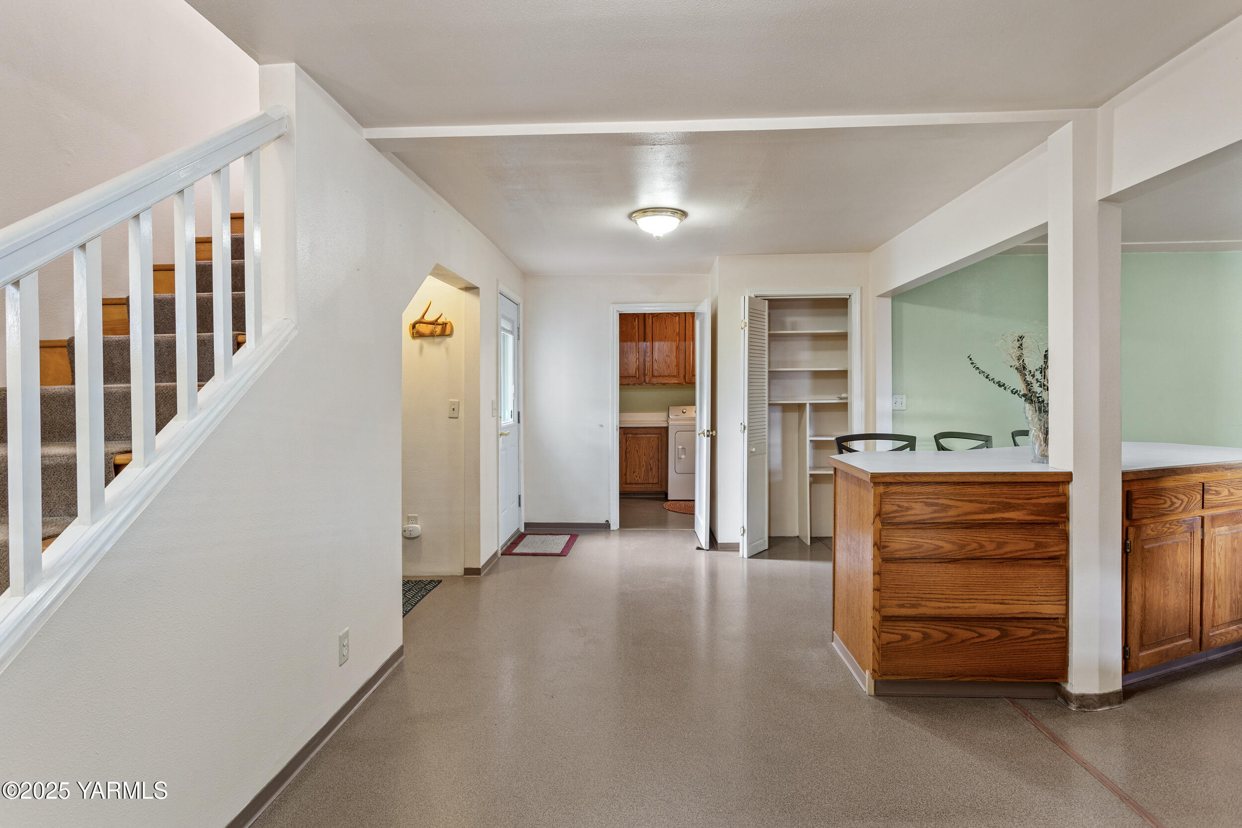 Yakima, Washington 98902, United States, 4 Bedrooms Bedrooms, ,2 BathroomsBathrooms,Residential,Pending,135668