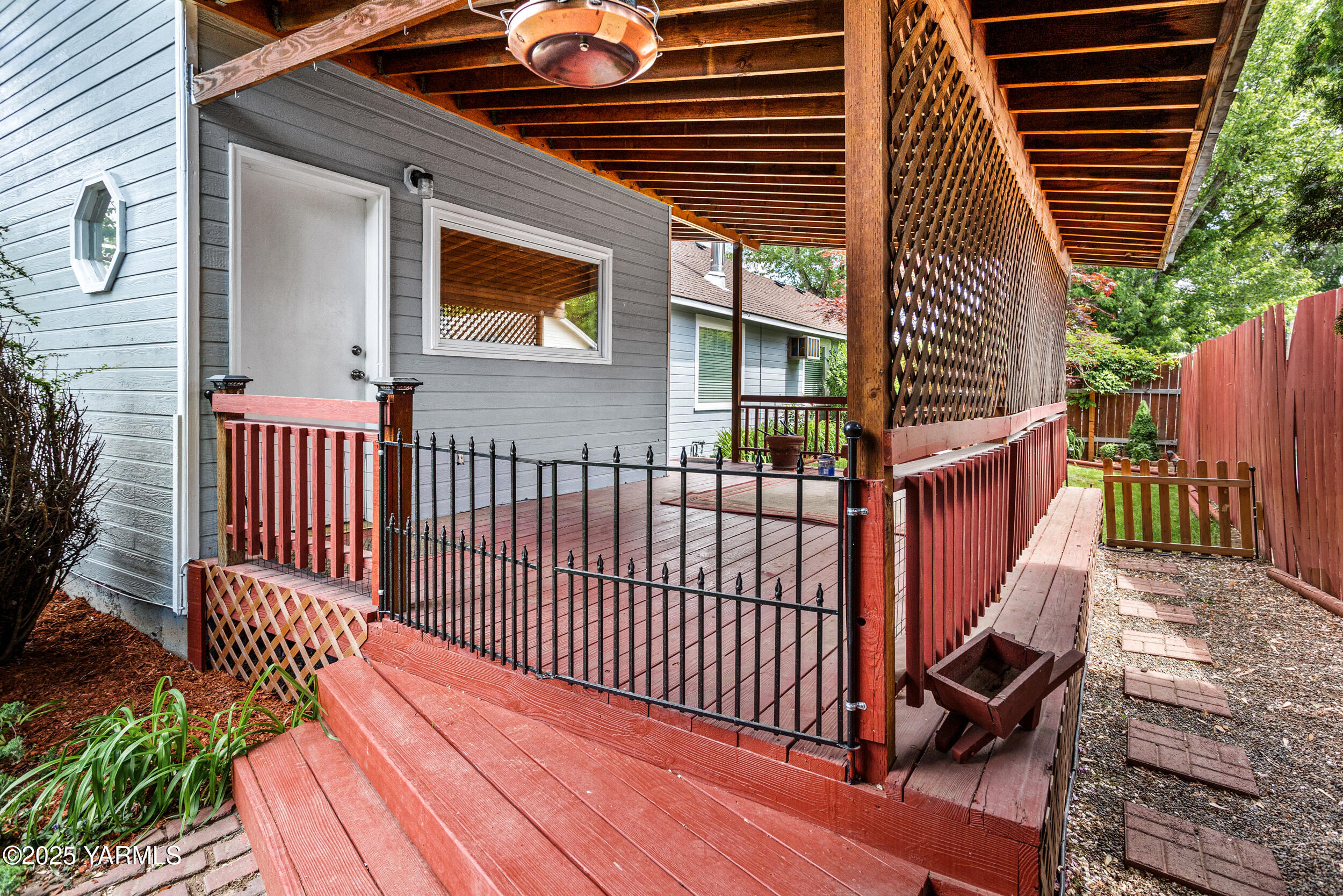 Yakima, Washington 98902, United States, 4 Bedrooms Bedrooms, ,2 BathroomsBathrooms,Residential,Pending,135668