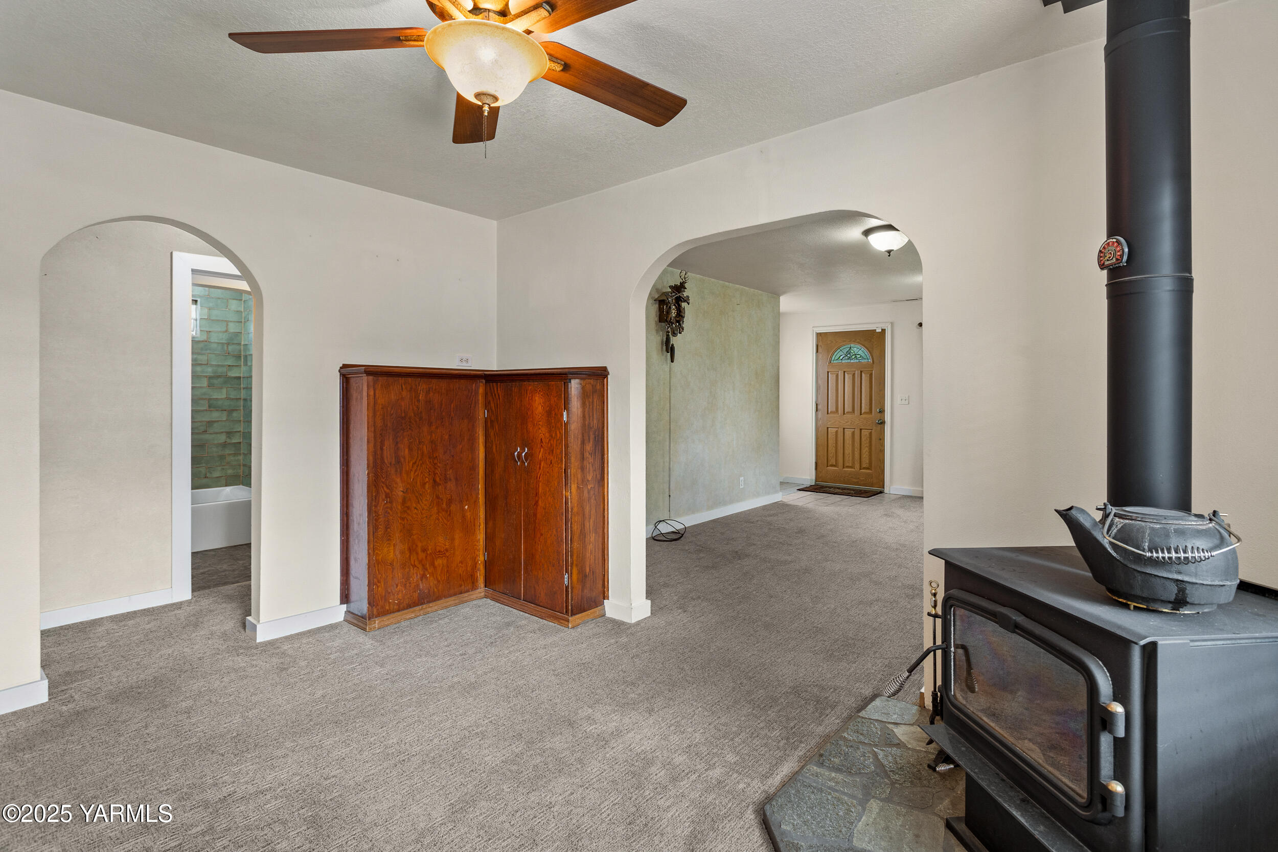 Yakima, Washington 98902, United States, 4 Bedrooms Bedrooms, ,2 BathroomsBathrooms,Residential,Pending,135668