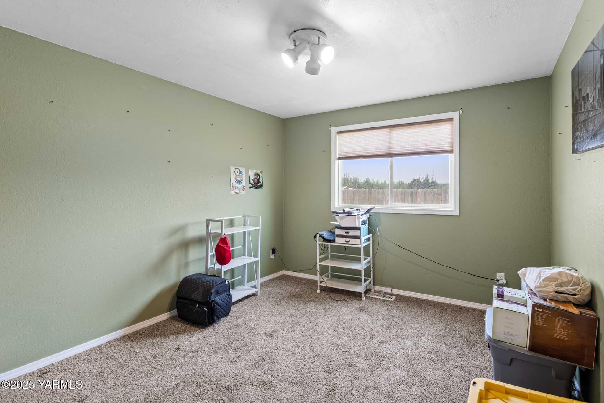 Yakima, Washington 98908, United States, 3 Bedrooms Bedrooms, ,2 BathroomsBathrooms,Residential,Active,205883