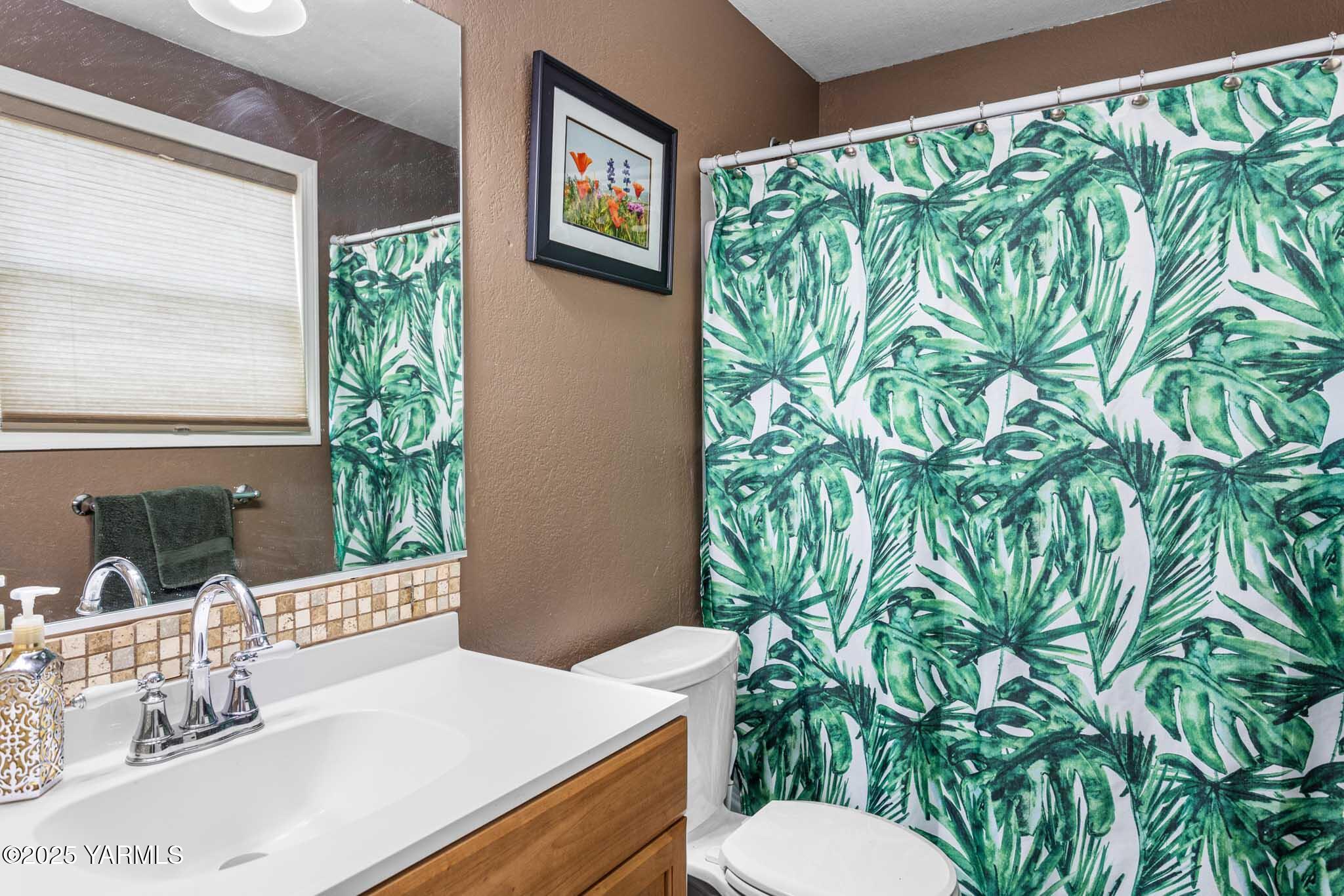 Yakima, Washington 98908, United States, 3 Bedrooms Bedrooms, ,2 BathroomsBathrooms,Residential,Active,205883