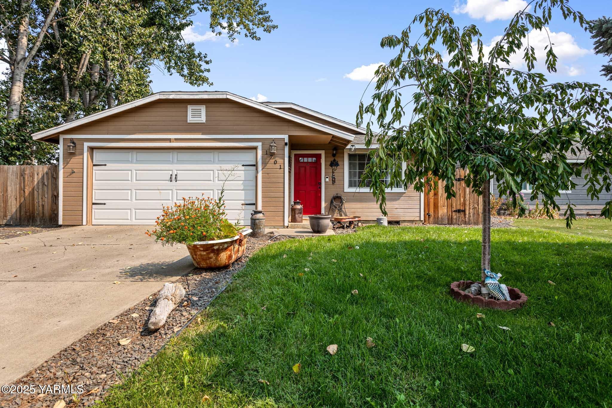 Yakima, Washington 98908, United States, 3 Bedrooms Bedrooms, ,2 BathroomsBathrooms,Residential,Active,205883