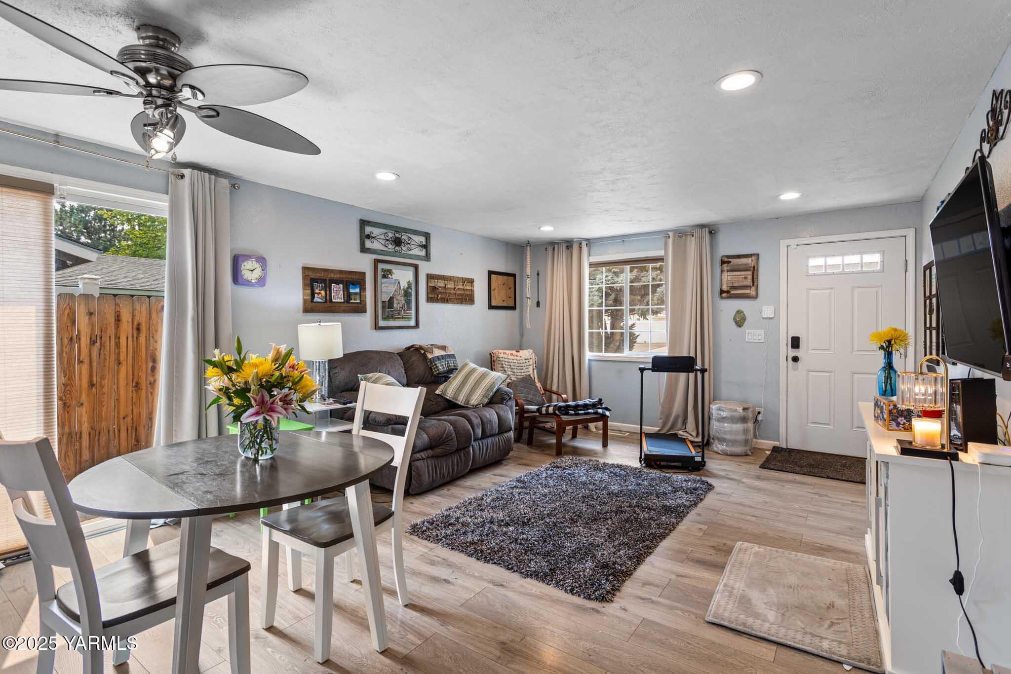 Yakima, Washington 98908, United States, 3 Bedrooms Bedrooms, ,2 BathroomsBathrooms,Residential,Active,205883