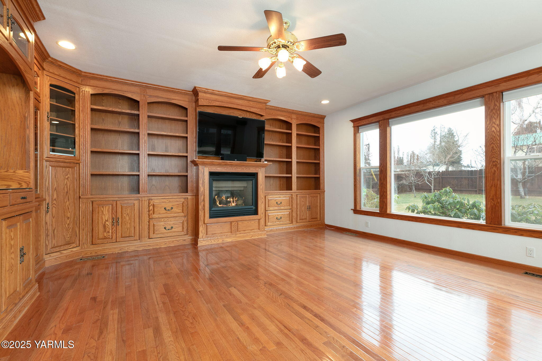 Yakima, Washington 98902, United States, 5 Bedrooms Bedrooms, ,3 BathroomsBathrooms,Residential,Active,125518