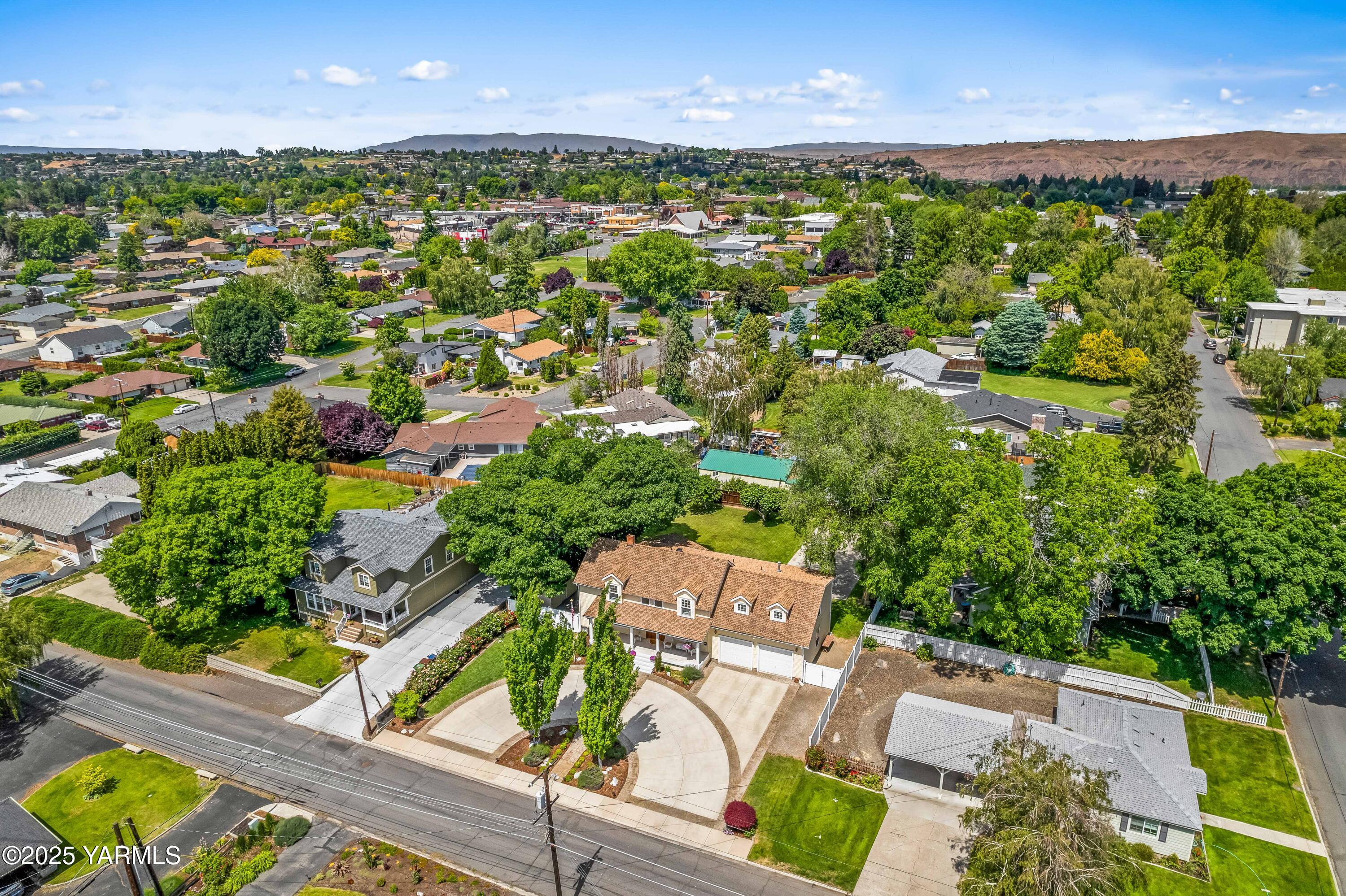 Yakima, Washington 98902, United States, 5 Bedrooms Bedrooms, ,3 BathroomsBathrooms,Residential,Active,125518