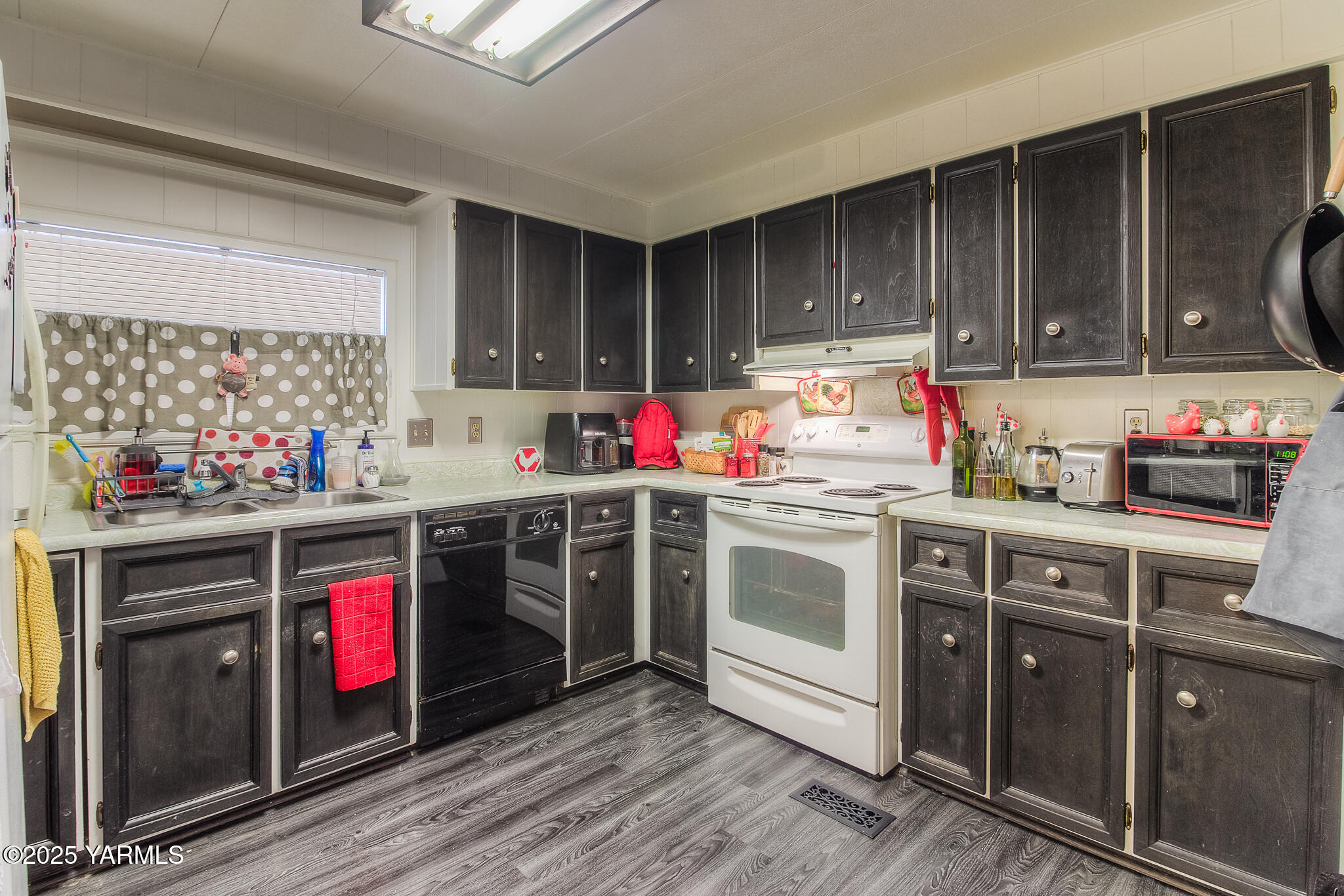 Moxee, Washington 98936, United States, 2 Bedrooms Bedrooms, ,2 BathroomsBathrooms,Residential,Pending,199651