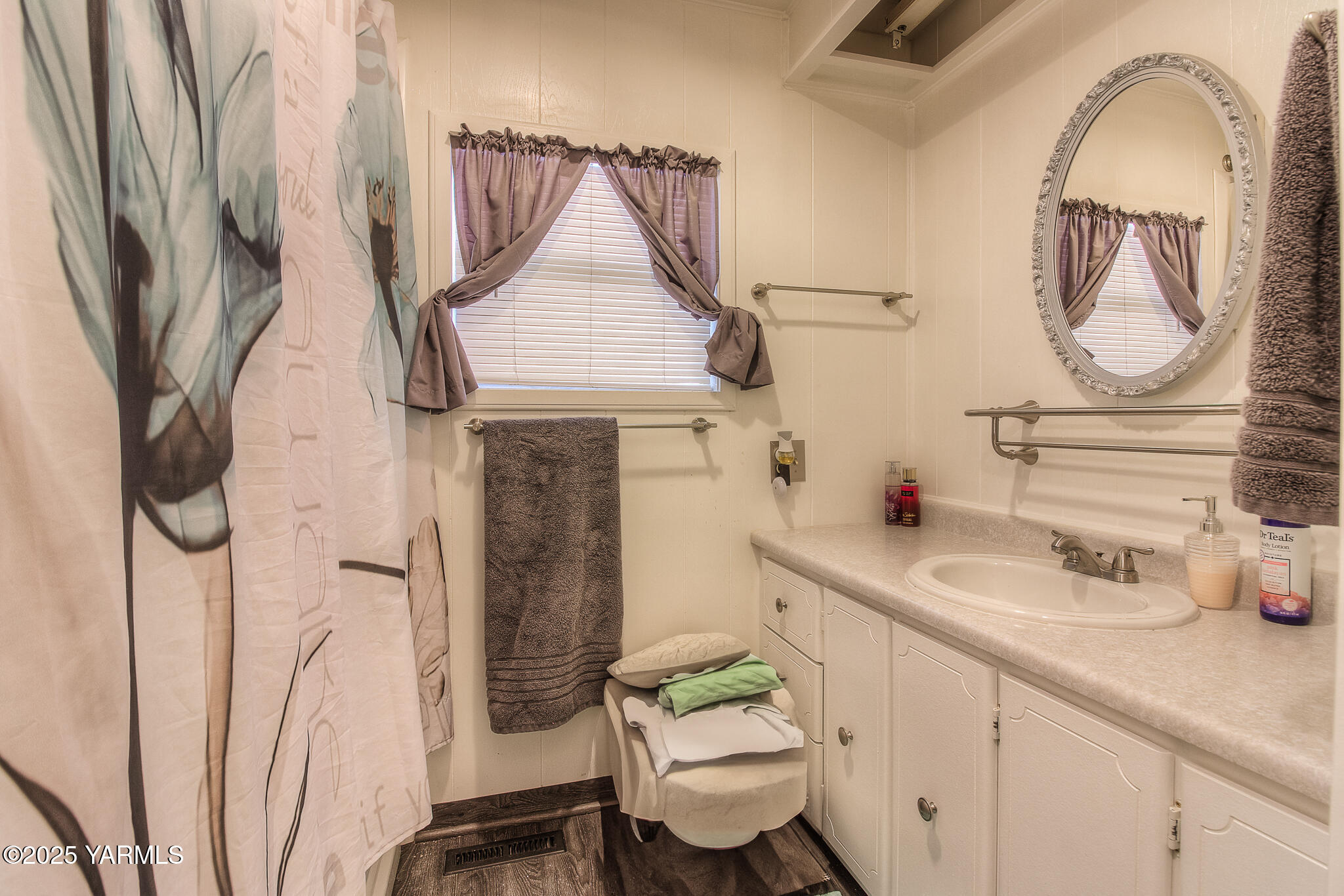 Moxee, Washington 98936, United States, 2 Bedrooms Bedrooms, ,2 BathroomsBathrooms,Residential,Pending,199651