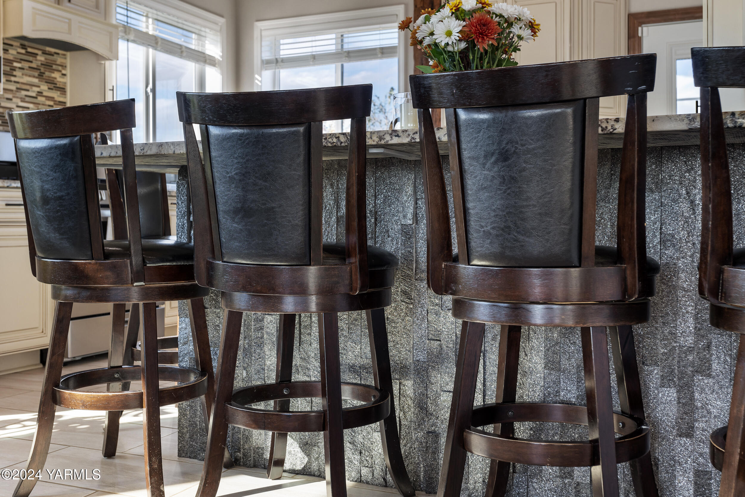 Yakima, Washington 98908, United States, 3 Bedrooms Bedrooms, ,2 BathroomsBathrooms,Residential,Pending,39830