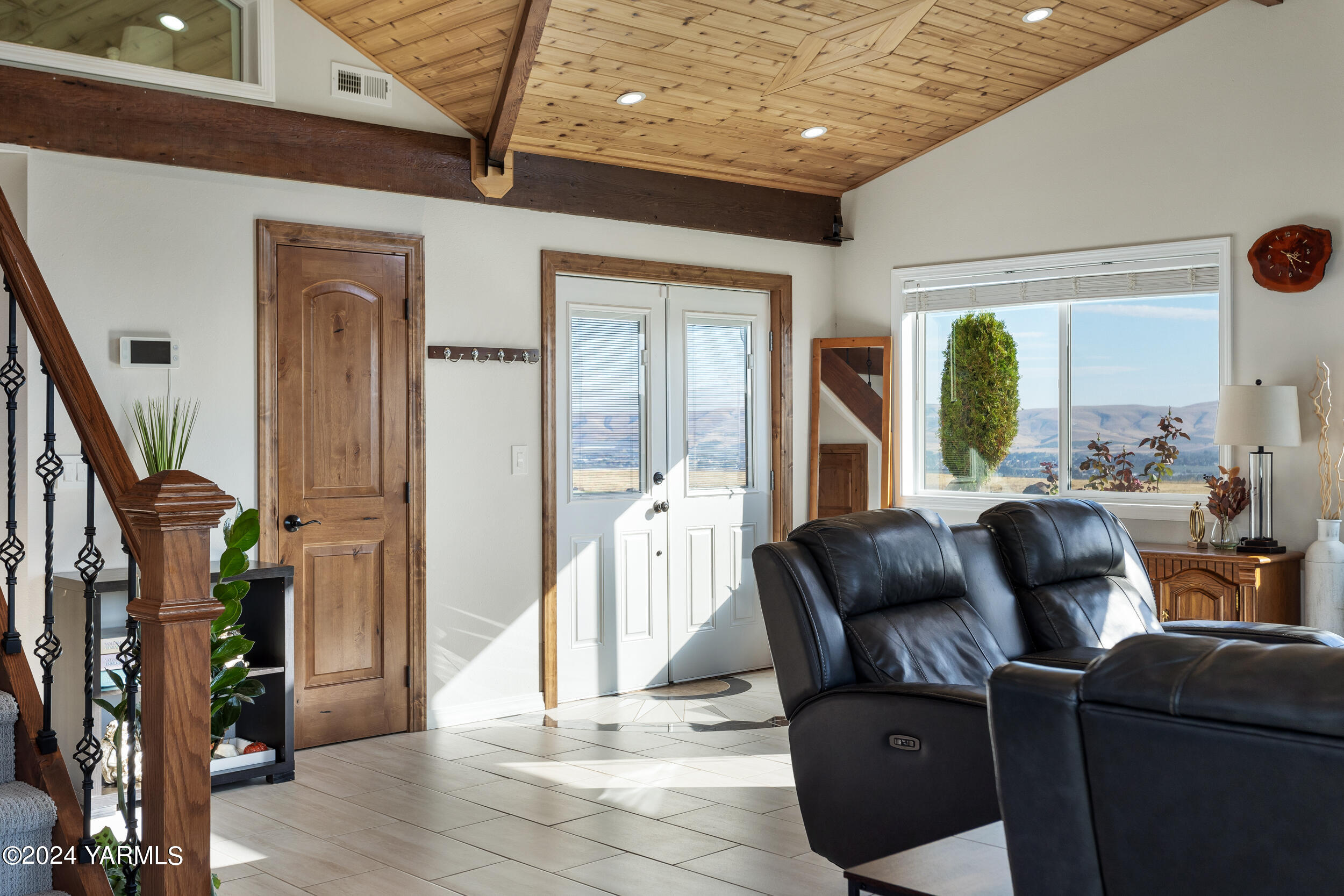 Yakima, Washington 98908, United States, 3 Bedrooms Bedrooms, ,2 BathroomsBathrooms,Residential,Pending,39830