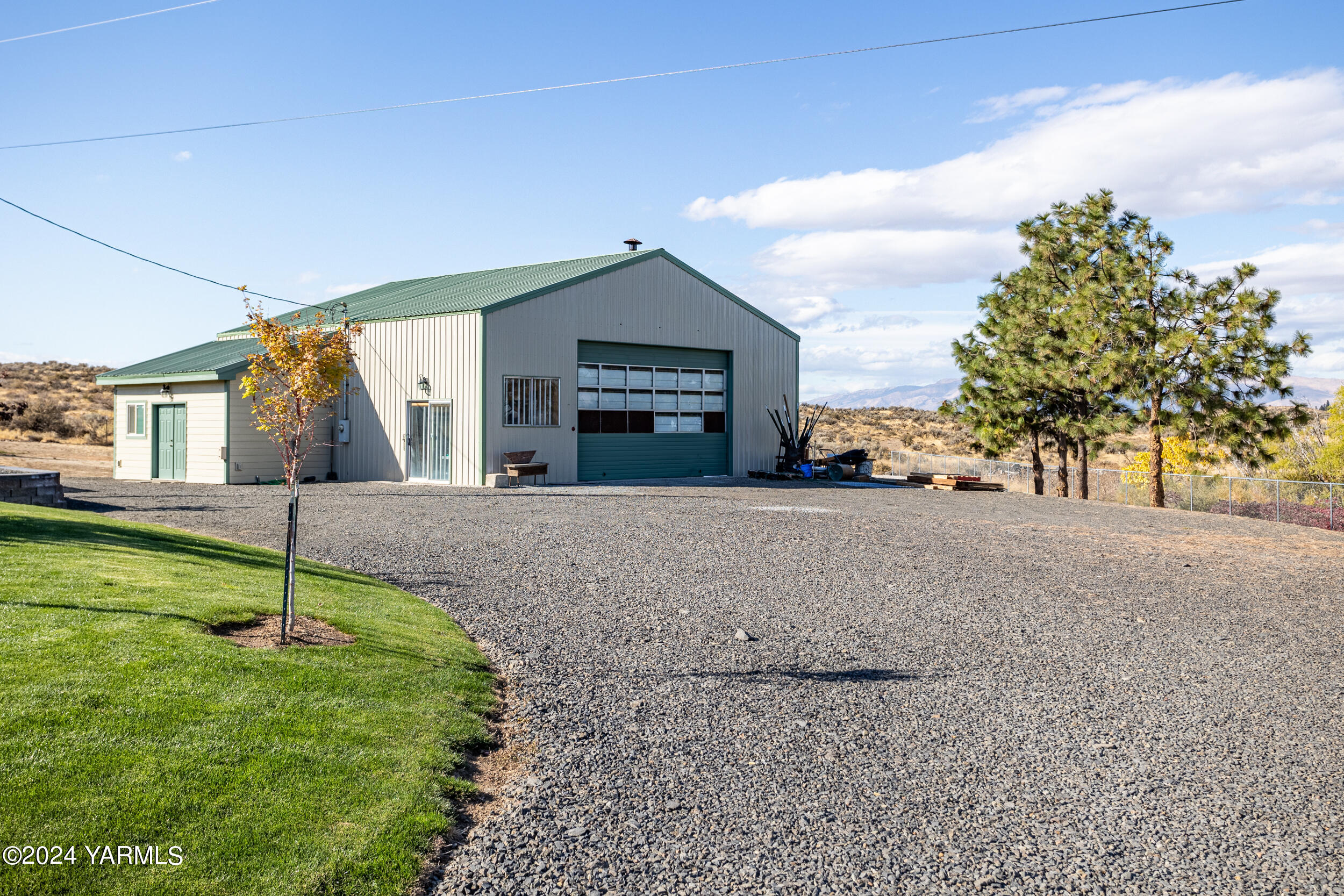 Yakima, Washington 98908, United States, 3 Bedrooms Bedrooms, ,2 BathroomsBathrooms,Residential,Pending,39830