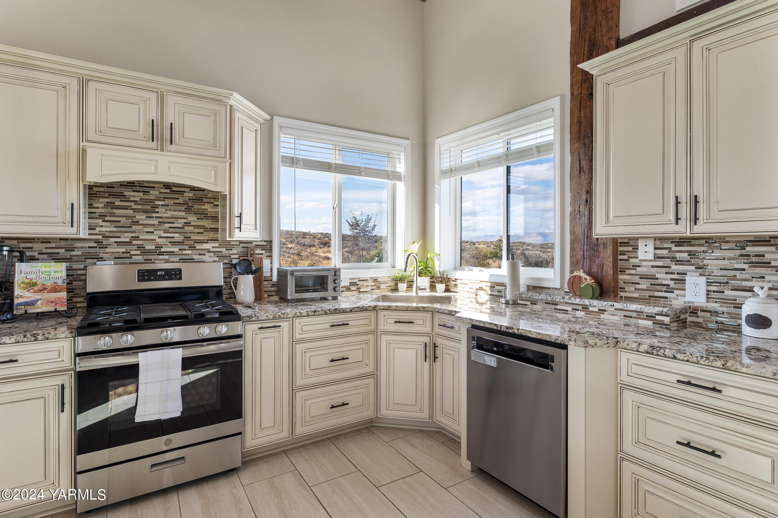 Yakima, Washington 98908, United States, 3 Bedrooms Bedrooms, ,2 BathroomsBathrooms,Residential,Pending,39830