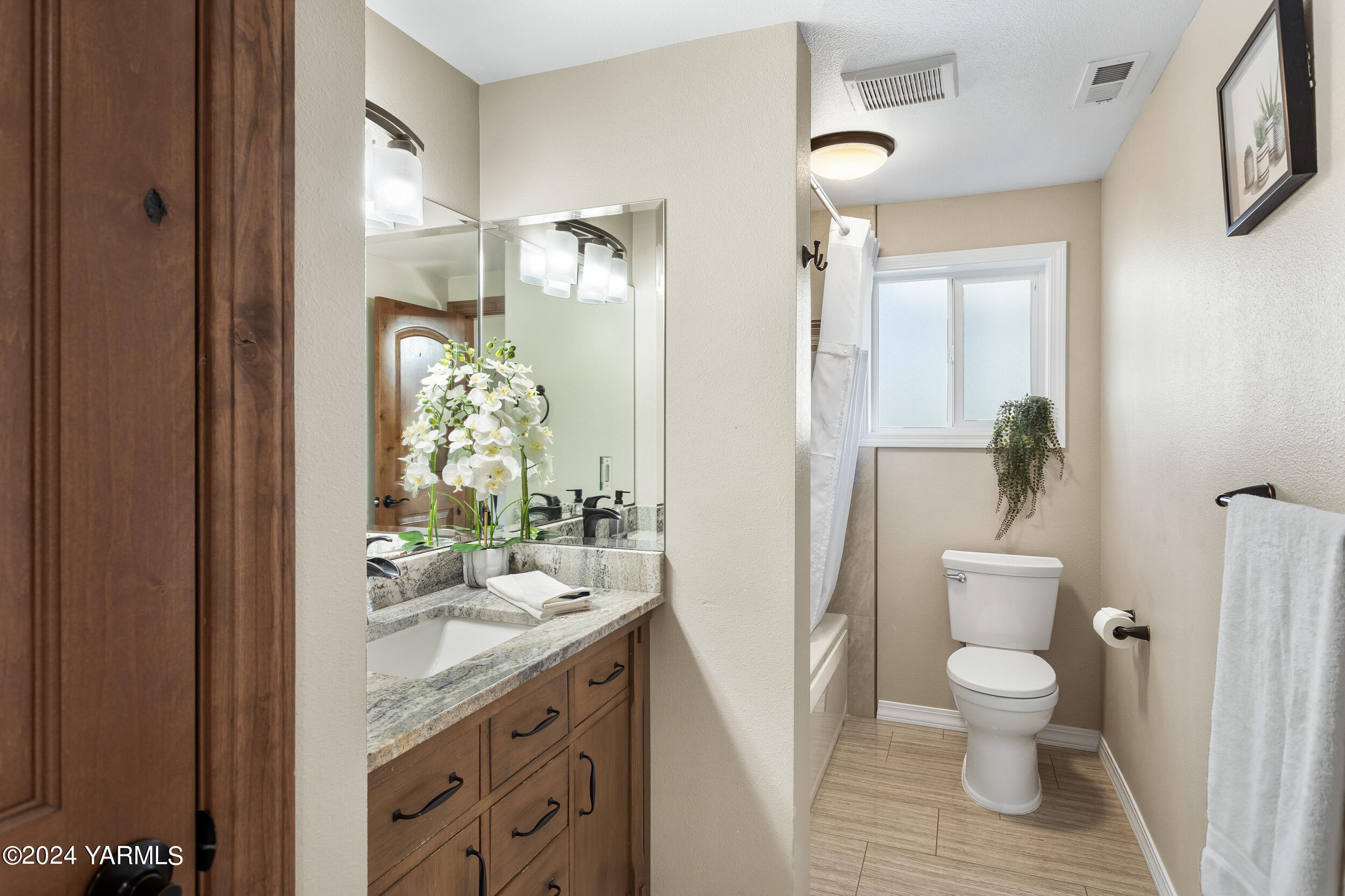 Yakima, Washington 98908, United States, 3 Bedrooms Bedrooms, ,2 BathroomsBathrooms,Residential,Pending,39830