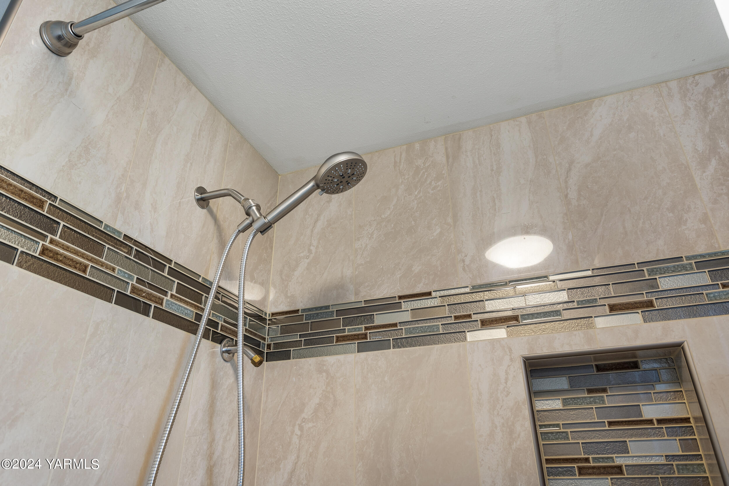 Yakima, Washington 98908, United States, 3 Bedrooms Bedrooms, ,2 BathroomsBathrooms,Residential,Pending,39830