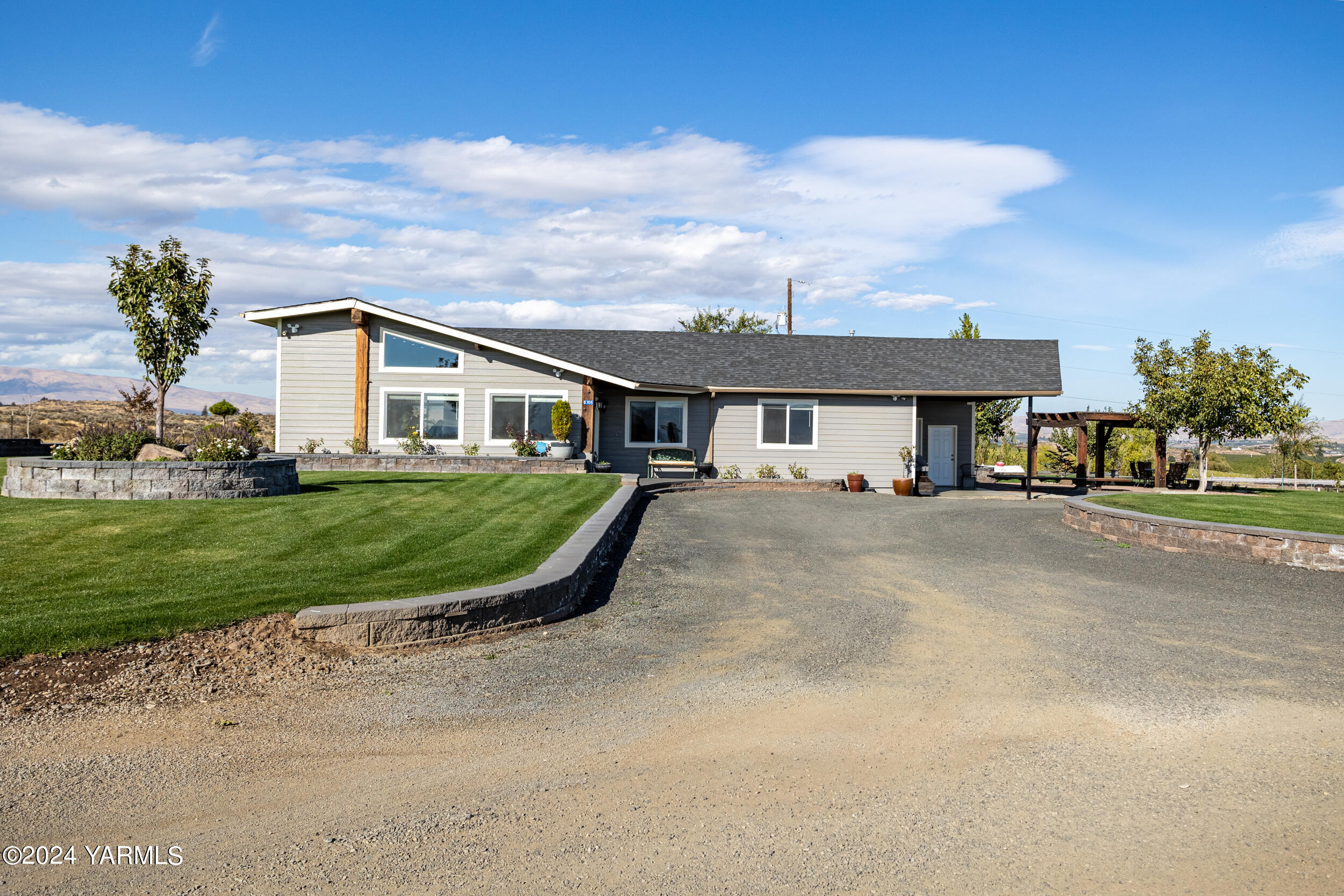 Yakima, Washington 98908, United States, 3 Bedrooms Bedrooms, ,2 BathroomsBathrooms,Residential,Pending,39830