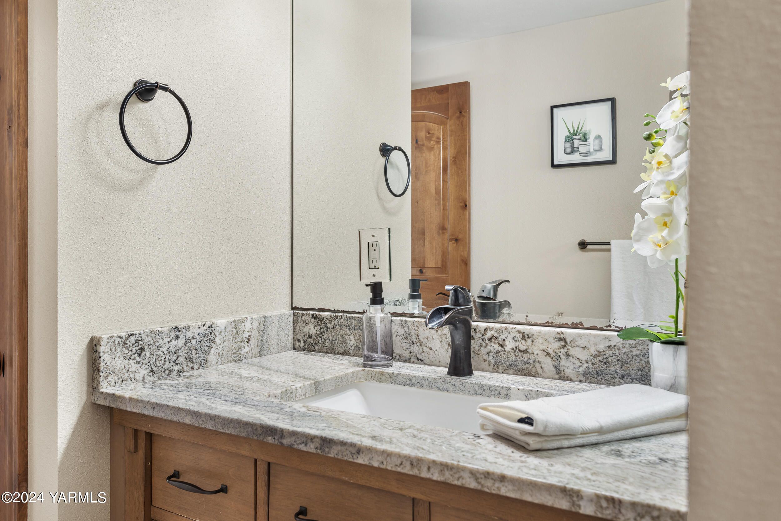 Yakima, Washington 98908, United States, 3 Bedrooms Bedrooms, ,2 BathroomsBathrooms,Residential,Pending,39830