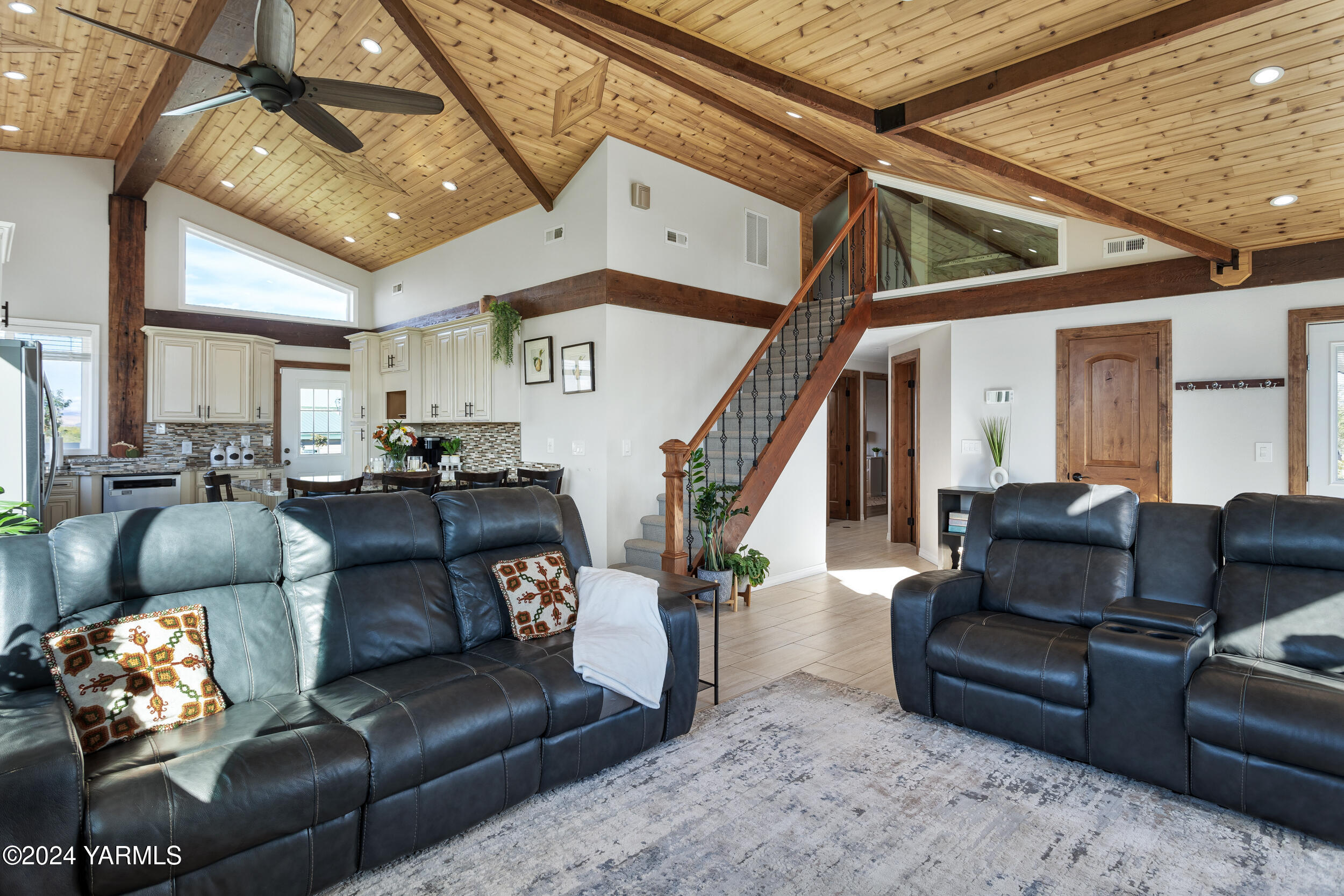 Yakima, Washington 98908, United States, 3 Bedrooms Bedrooms, ,2 BathroomsBathrooms,Residential,Pending,39830