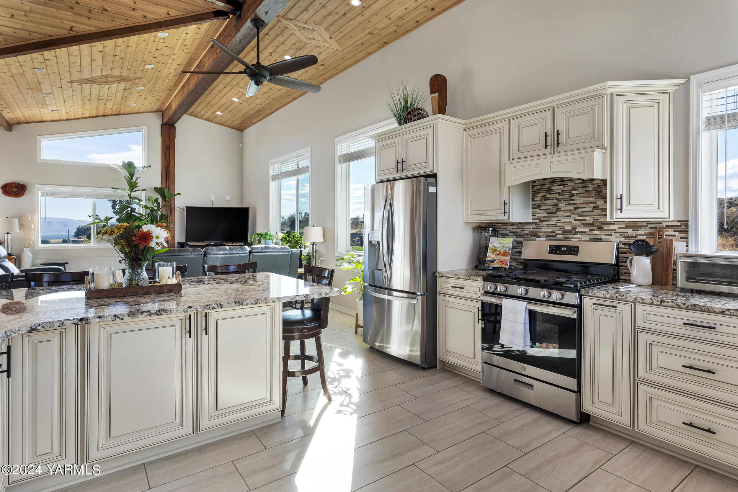 Yakima, Washington 98908, United States, 3 Bedrooms Bedrooms, ,2 BathroomsBathrooms,Residential,Pending,39830