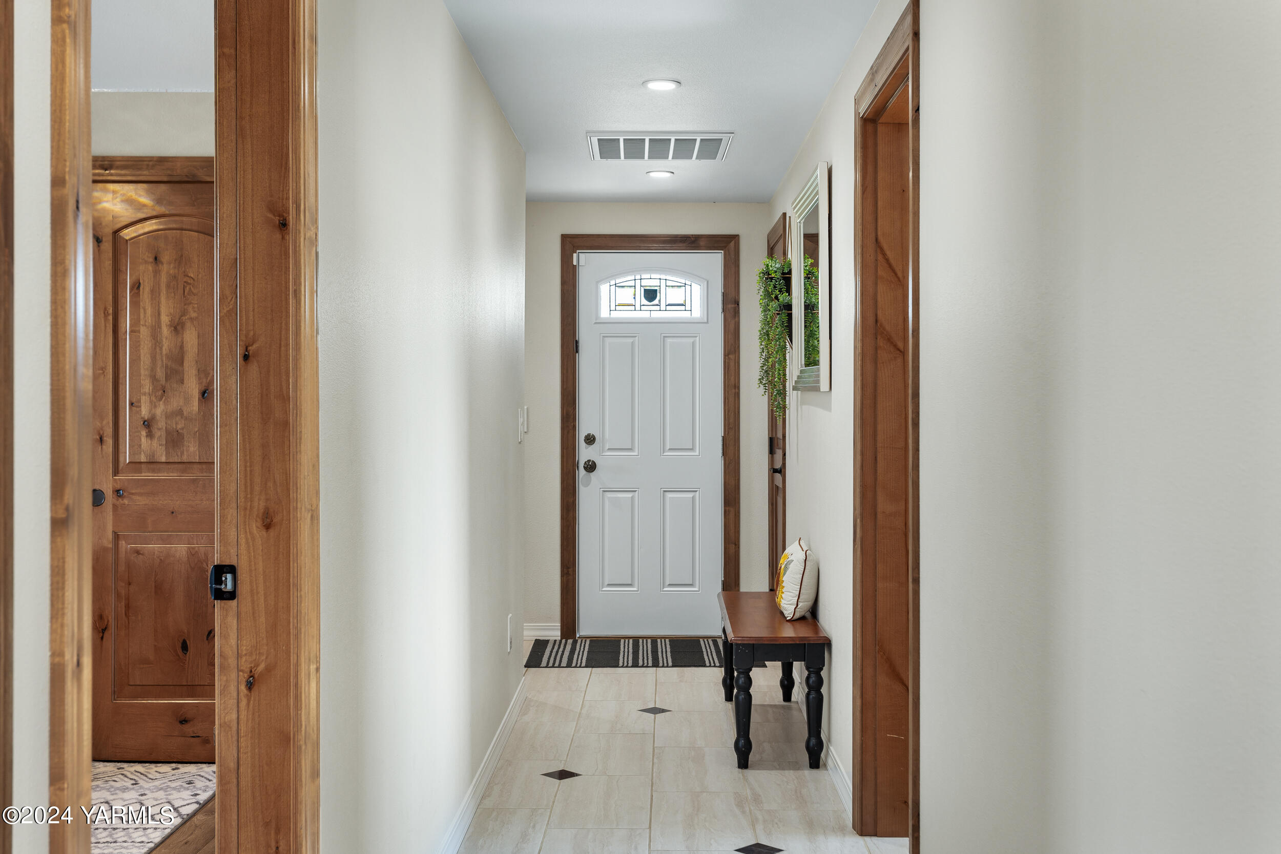 Yakima, Washington 98908, United States, 3 Bedrooms Bedrooms, ,2 BathroomsBathrooms,Residential,Pending,39830