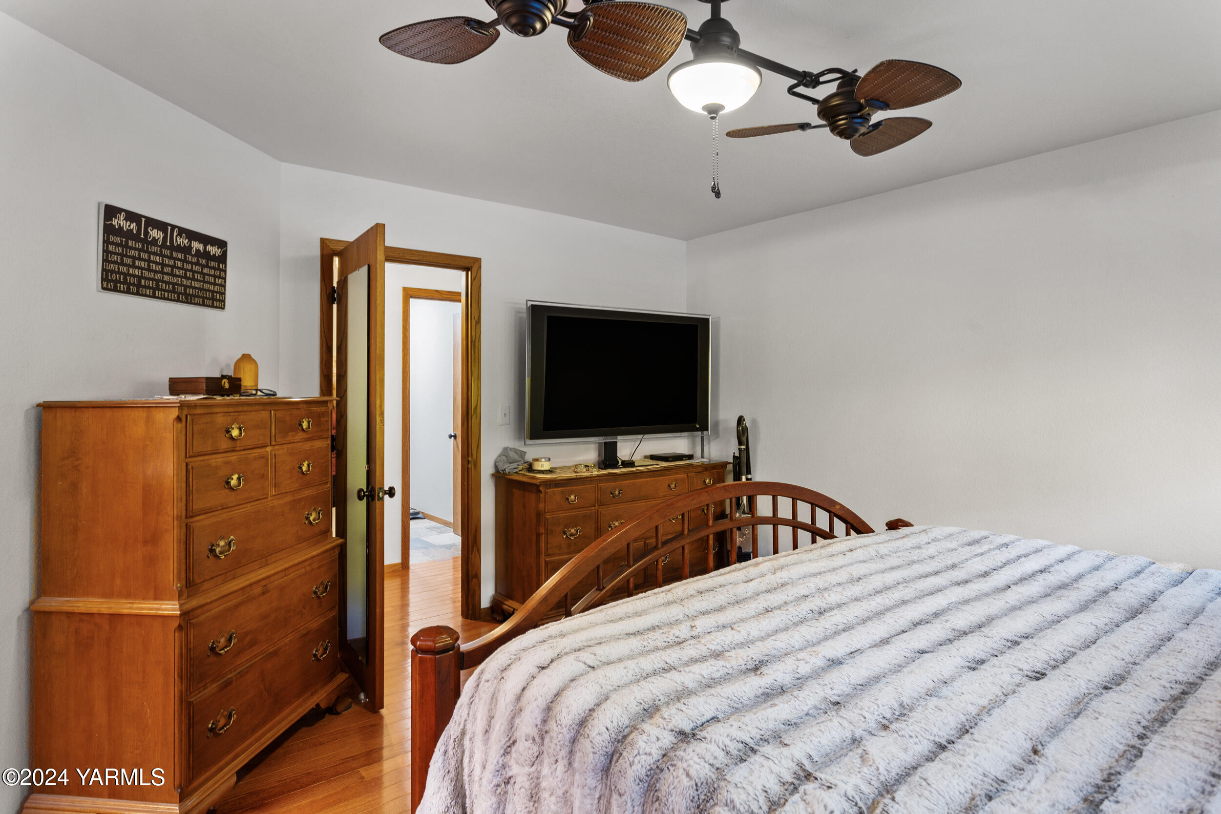 Yakima, Washington 98901, United States, 3 Bedrooms Bedrooms, ,2 BathroomsBathrooms,Residential,Pending,34353