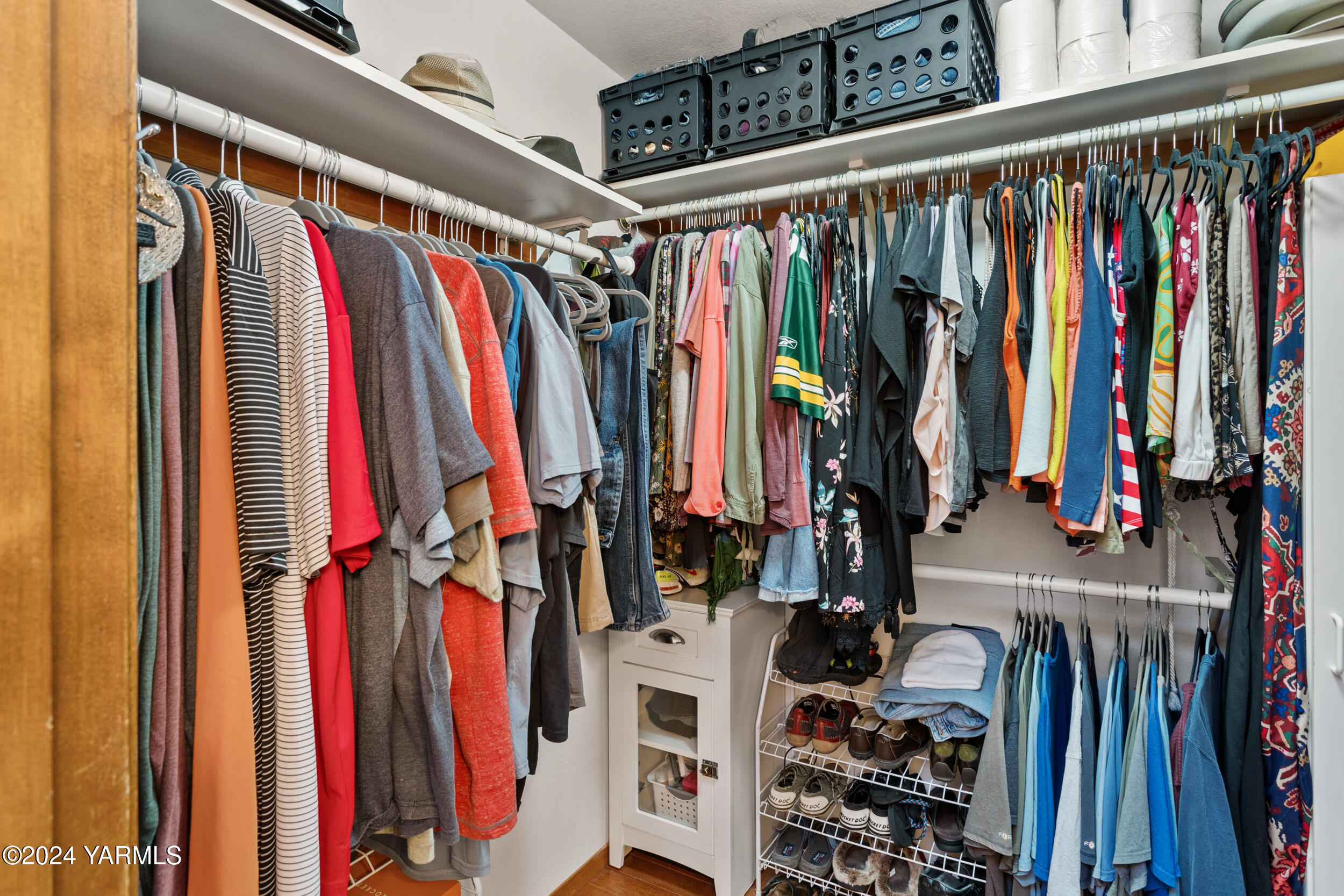 Yakima, Washington 98901, United States, 3 Bedrooms Bedrooms, ,2 BathroomsBathrooms,Residential,Pending,34353