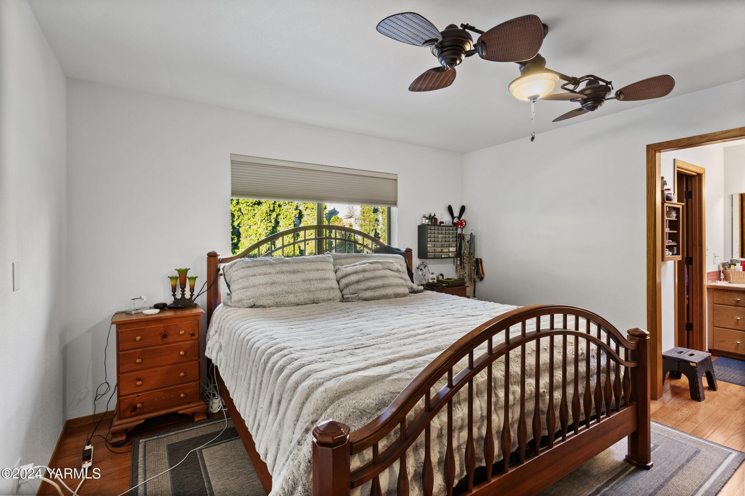 Yakima, Washington 98901, United States, 3 Bedrooms Bedrooms, ,2 BathroomsBathrooms,Residential,Pending,34353