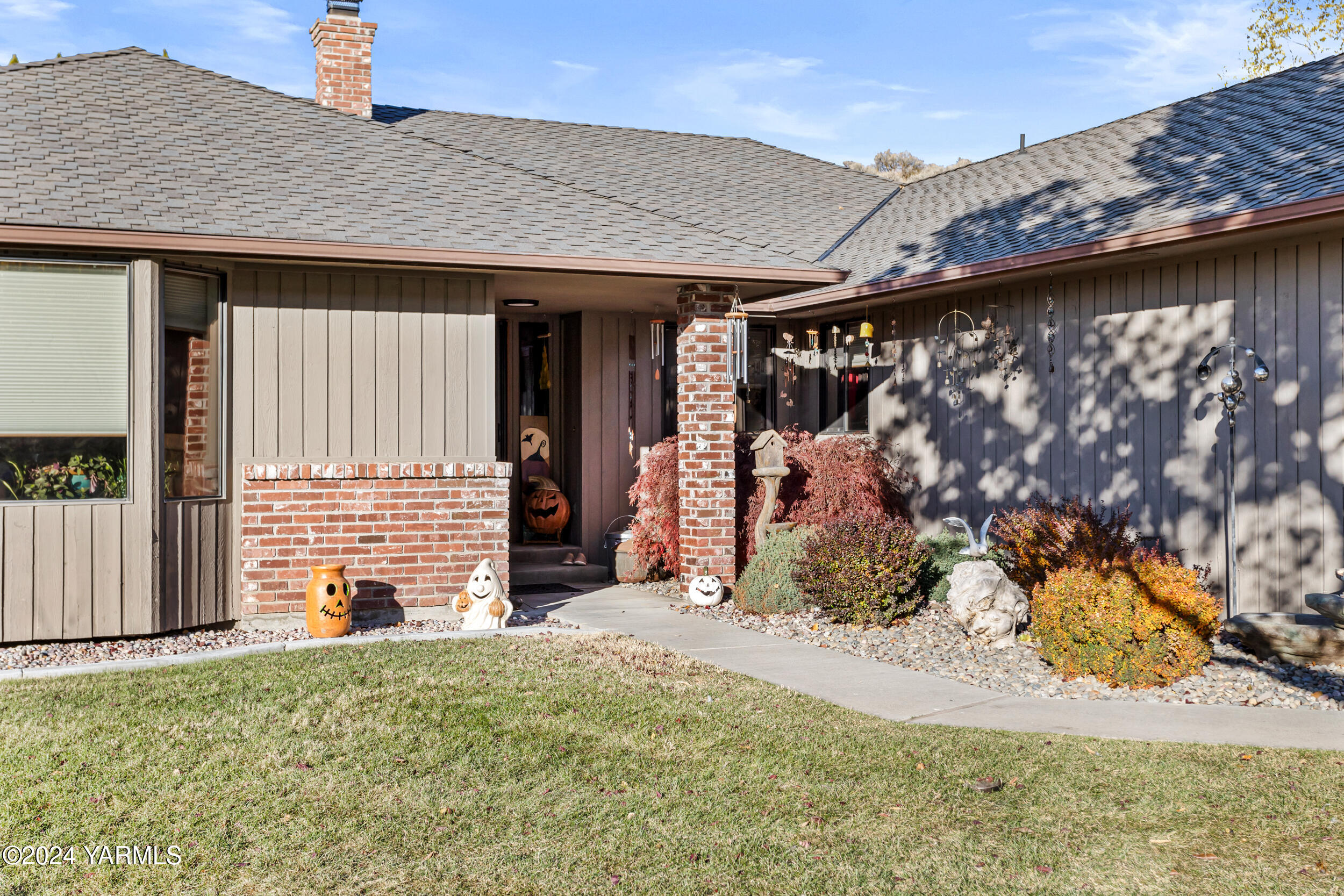 Yakima, Washington 98901, United States, 3 Bedrooms Bedrooms, ,2 BathroomsBathrooms,Residential,Pending,34353