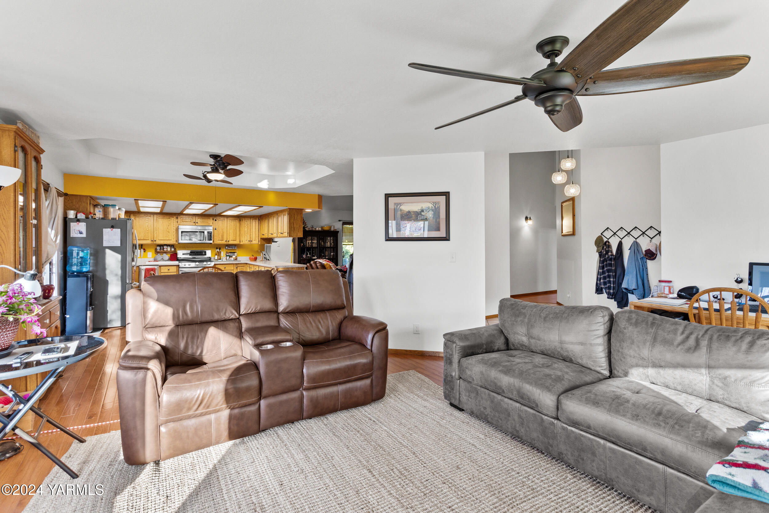 Yakima, Washington 98901, United States, 3 Bedrooms Bedrooms, ,2 BathroomsBathrooms,Residential,Pending,34353