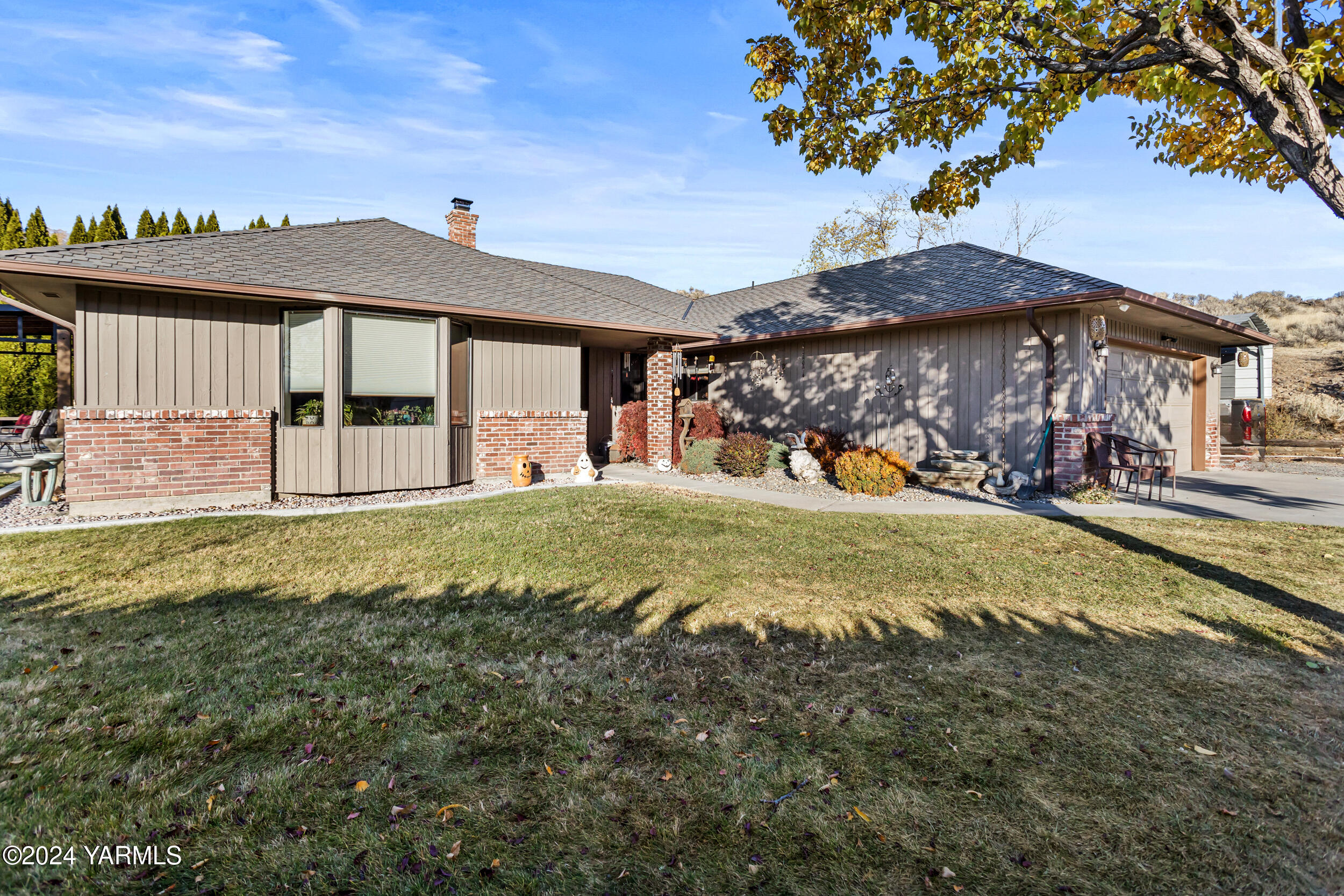 Yakima, Washington 98901, United States, 3 Bedrooms Bedrooms, ,2 BathroomsBathrooms,Residential,Pending,34353