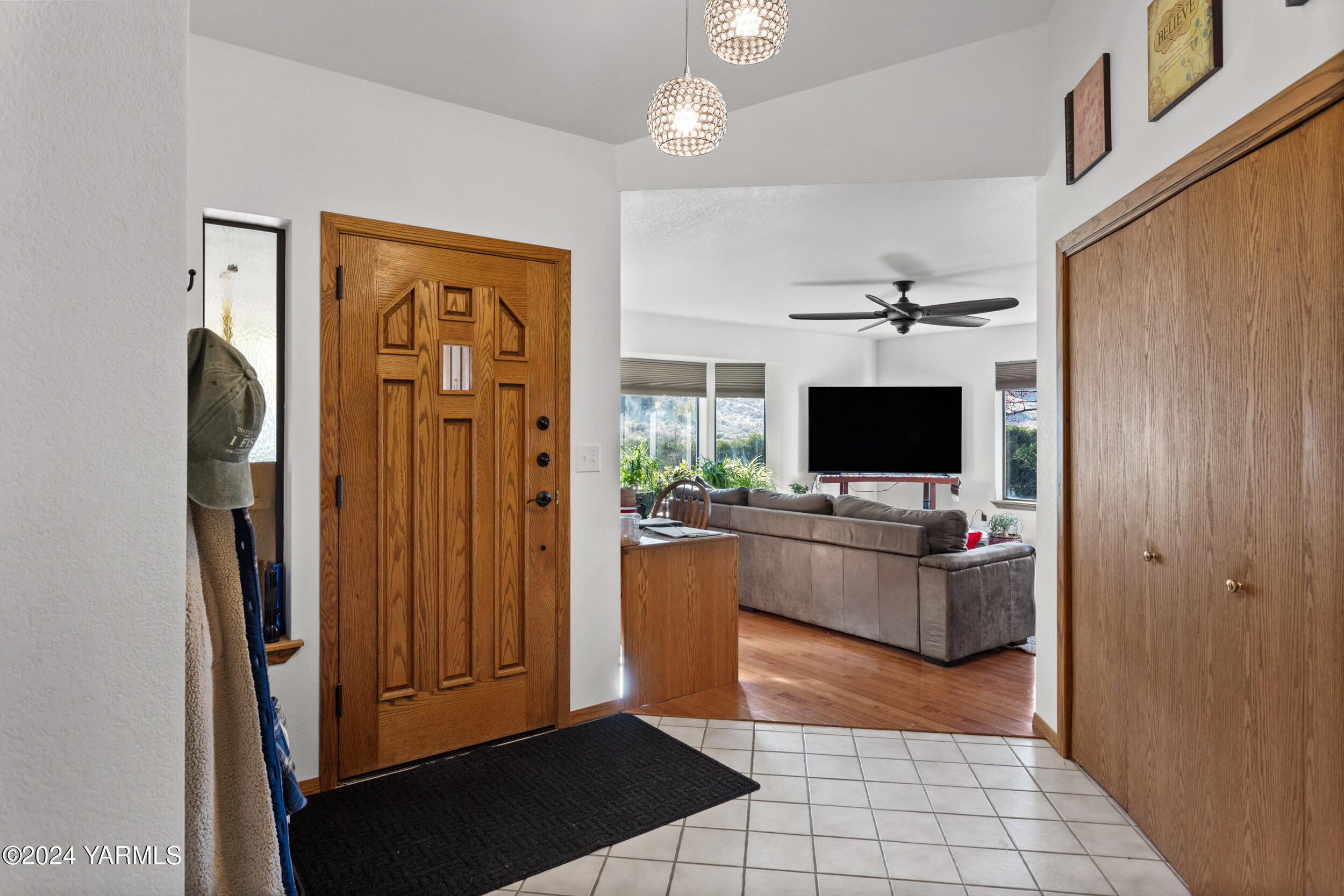 Yakima, Washington 98901, United States, 3 Bedrooms Bedrooms, ,2 BathroomsBathrooms,Residential,Pending,34353