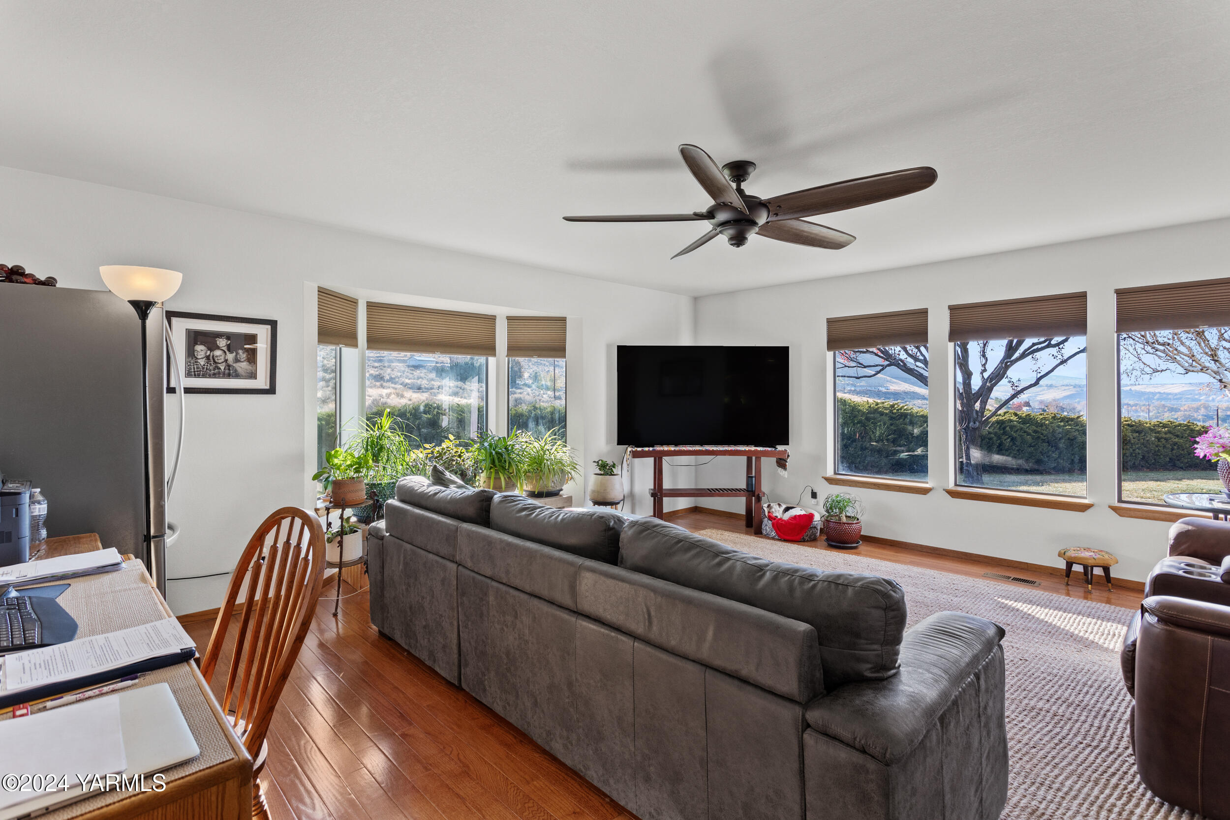 Yakima, Washington 98901, United States, 3 Bedrooms Bedrooms, ,2 BathroomsBathrooms,Residential,Pending,34353