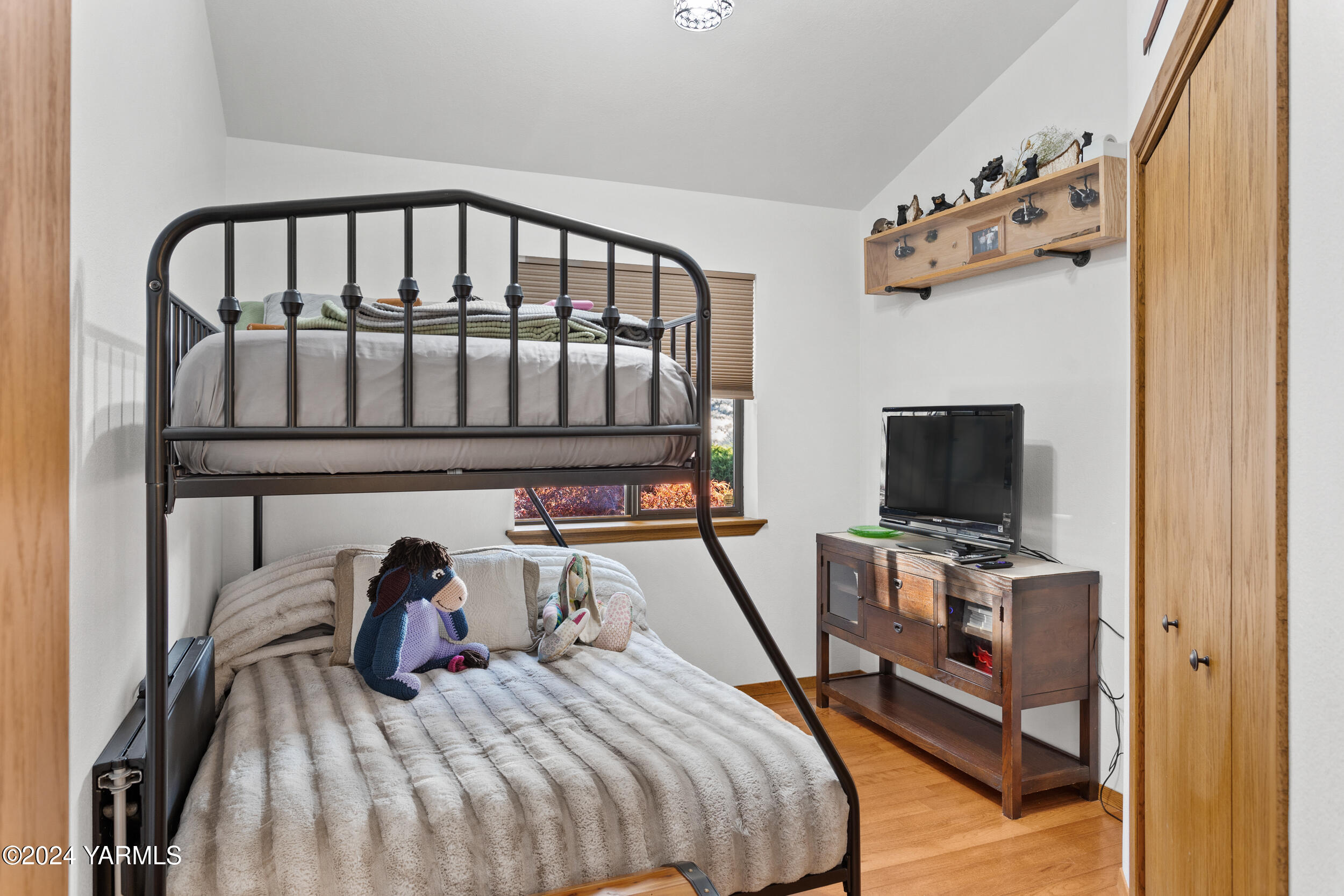 Yakima, Washington 98901, United States, 3 Bedrooms Bedrooms, ,2 BathroomsBathrooms,Residential,Pending,34353