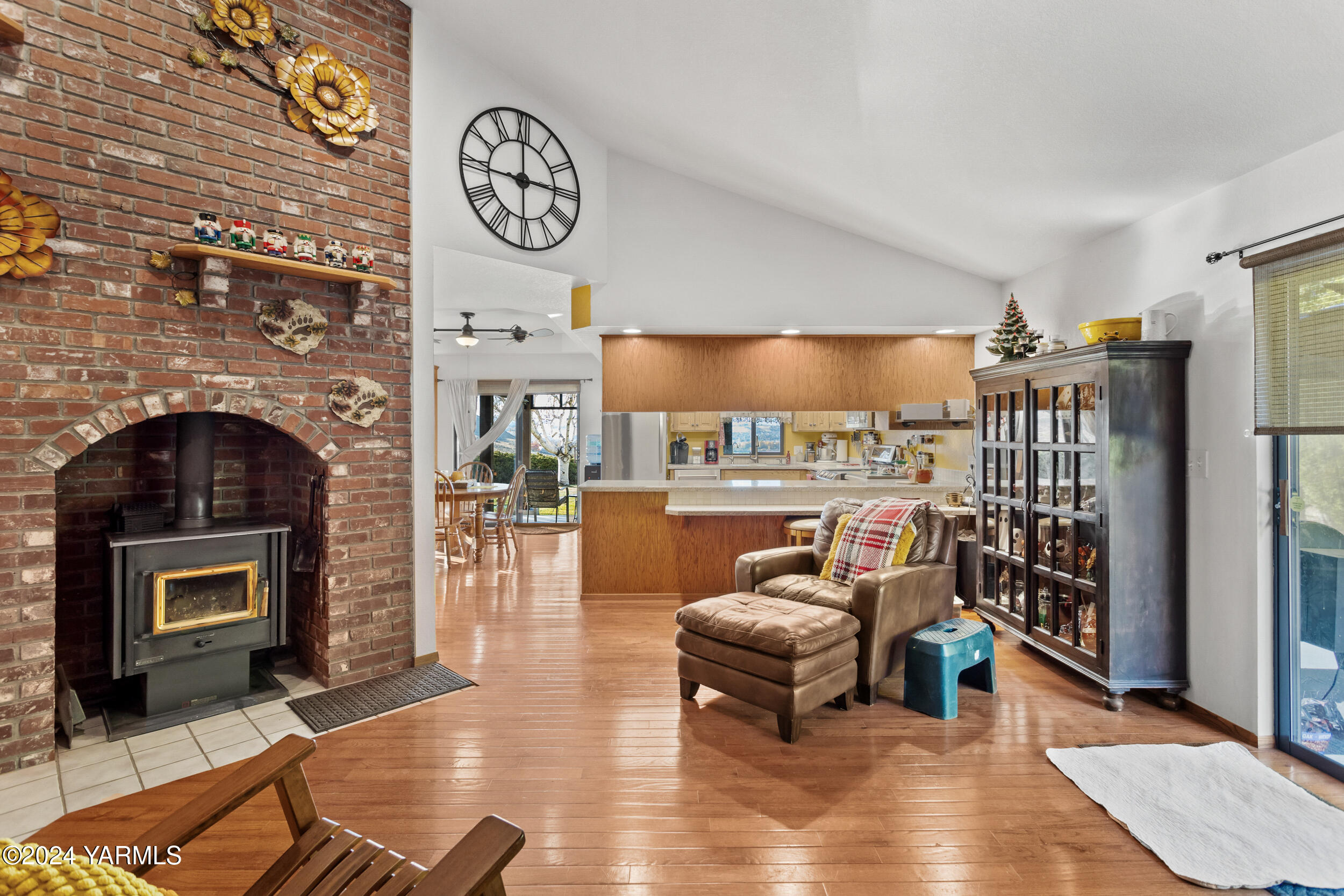 Yakima, Washington 98901, United States, 3 Bedrooms Bedrooms, ,2 BathroomsBathrooms,Residential,Pending,34353