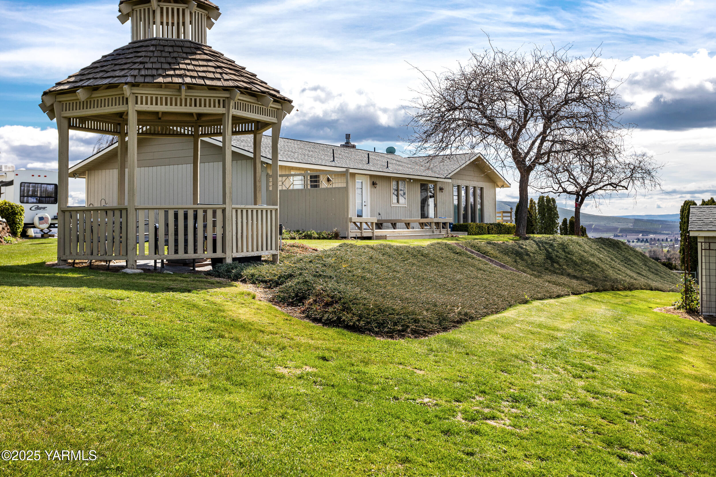 Yakima, Washington 98901, United States, 3 Bedrooms Bedrooms, ,2 BathroomsBathrooms,Residential,Pending,102318