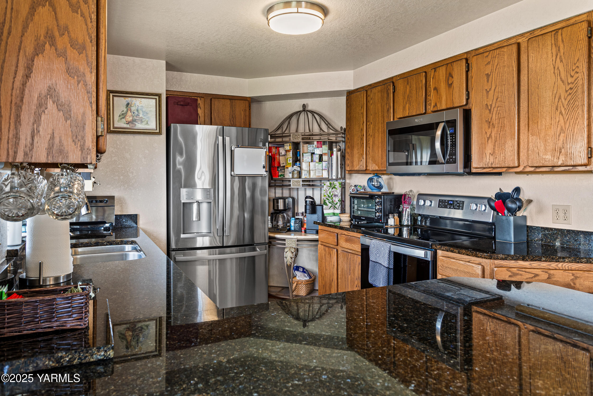 Yakima, Washington 98901, United States, 3 Bedrooms Bedrooms, ,2 BathroomsBathrooms,Residential,Pending,102318