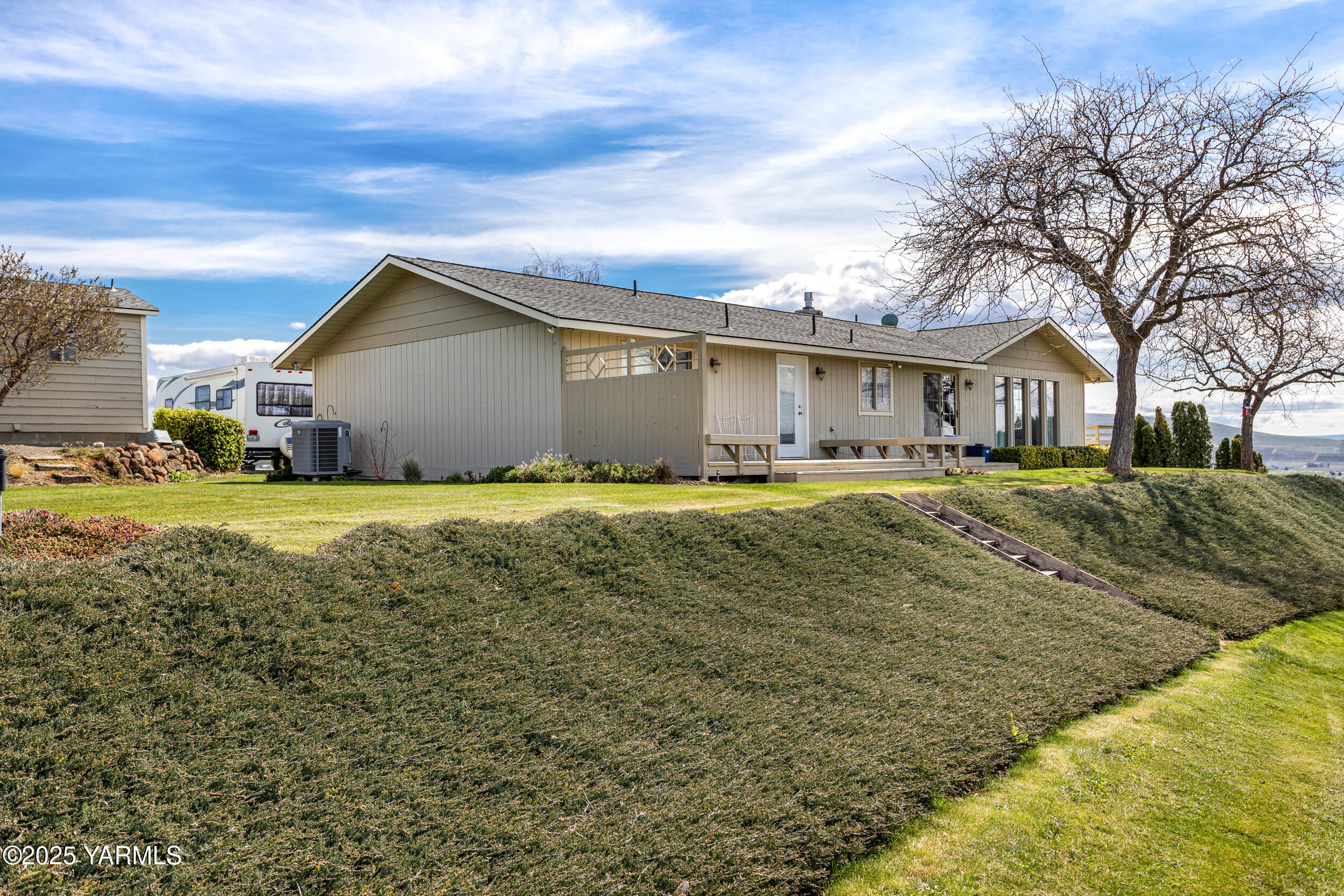 Yakima, Washington 98901, United States, 3 Bedrooms Bedrooms, ,2 BathroomsBathrooms,Residential,Pending,102318