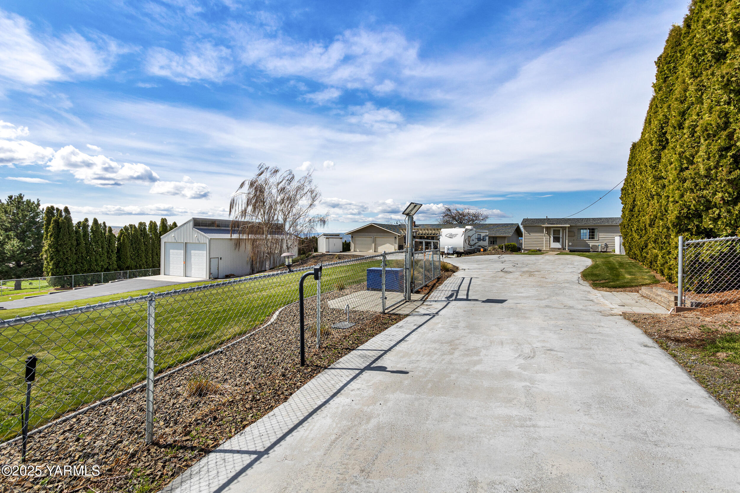 Yakima, Washington 98901, United States, 3 Bedrooms Bedrooms, ,2 BathroomsBathrooms,Residential,Pending,102318