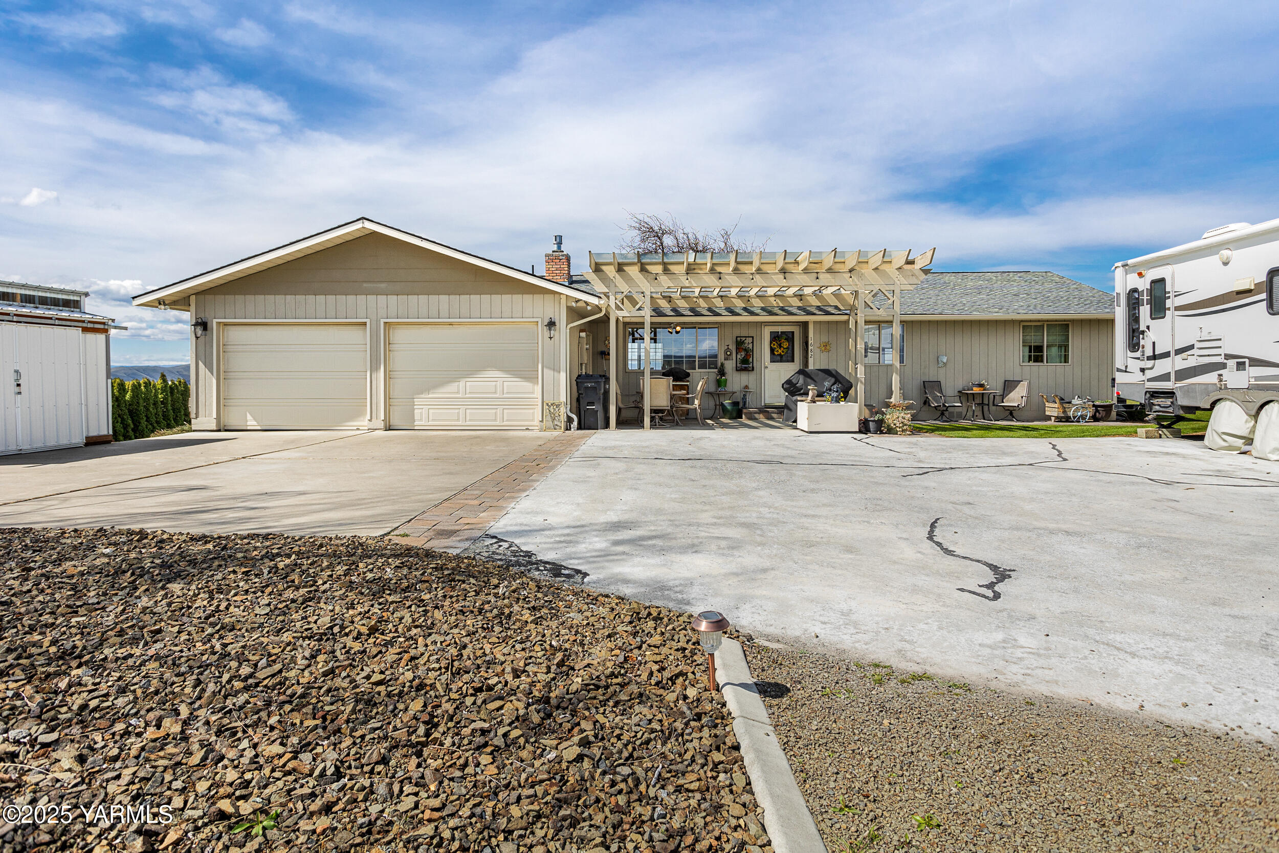 Yakima, Washington 98901, United States, 3 Bedrooms Bedrooms, ,2 BathroomsBathrooms,Residential,Pending,102318