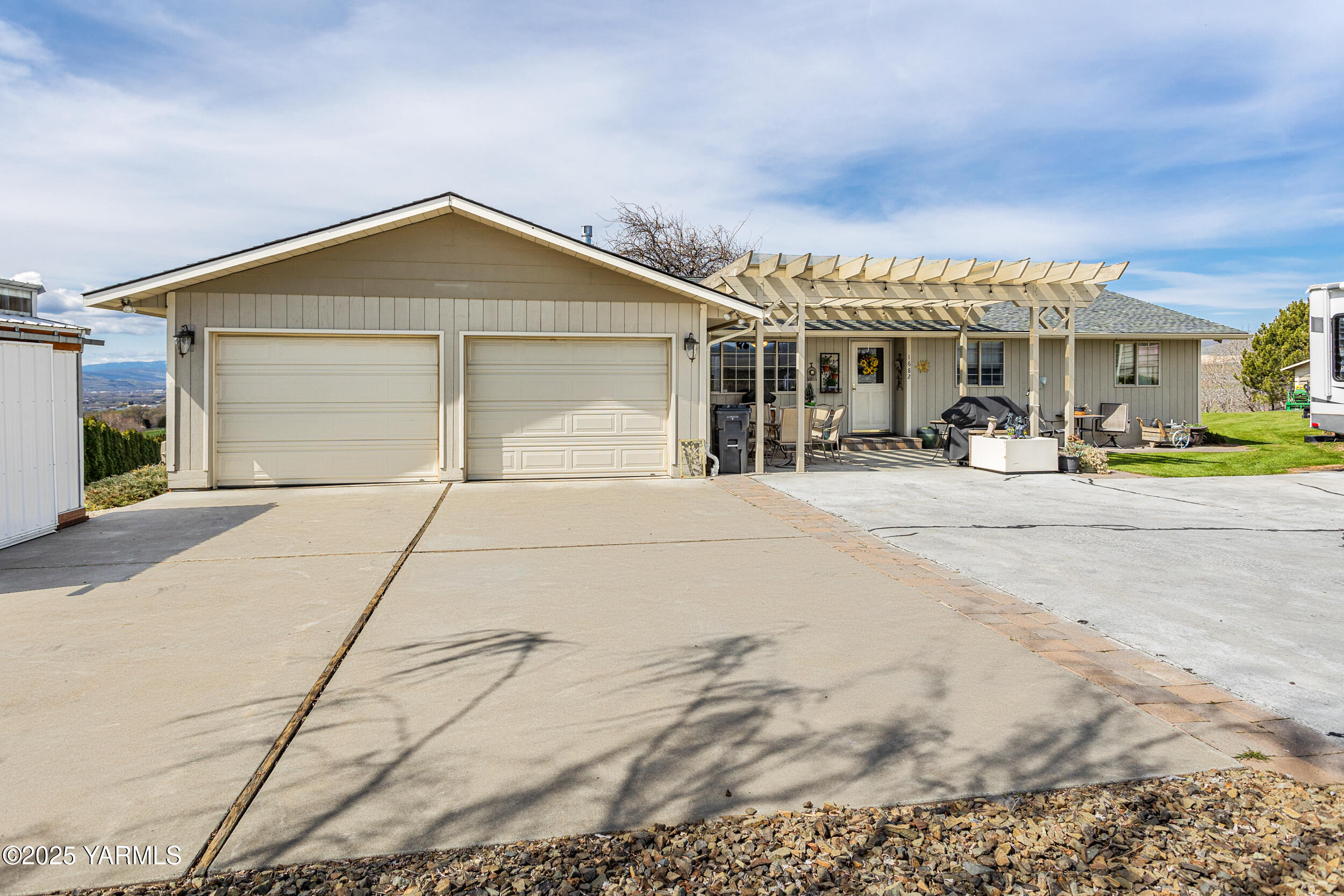 Yakima, Washington 98901, United States, 3 Bedrooms Bedrooms, ,2 BathroomsBathrooms,Residential,Pending,102318