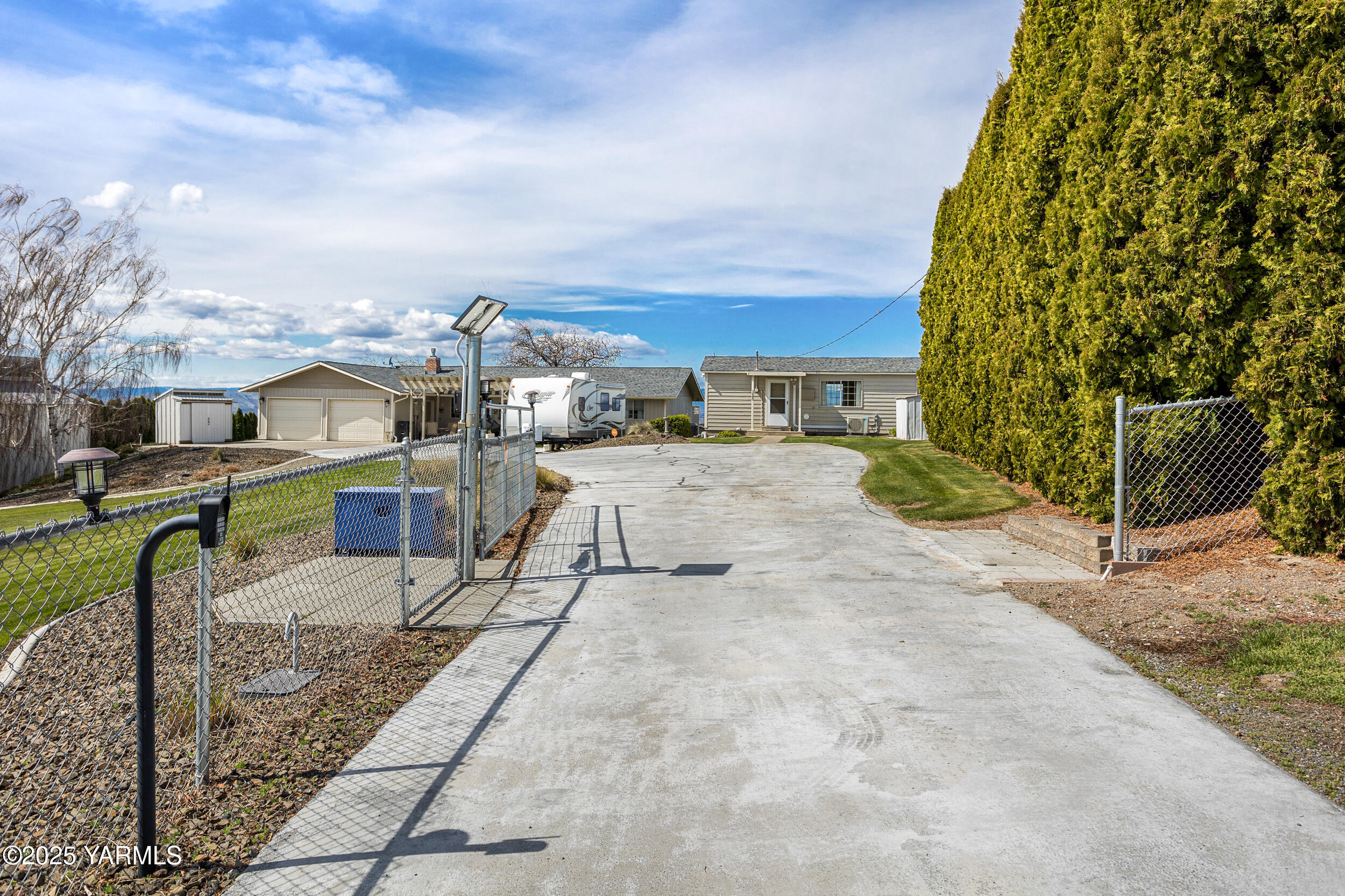 Yakima, Washington 98901, United States, 3 Bedrooms Bedrooms, ,2 BathroomsBathrooms,Residential,Pending,102318