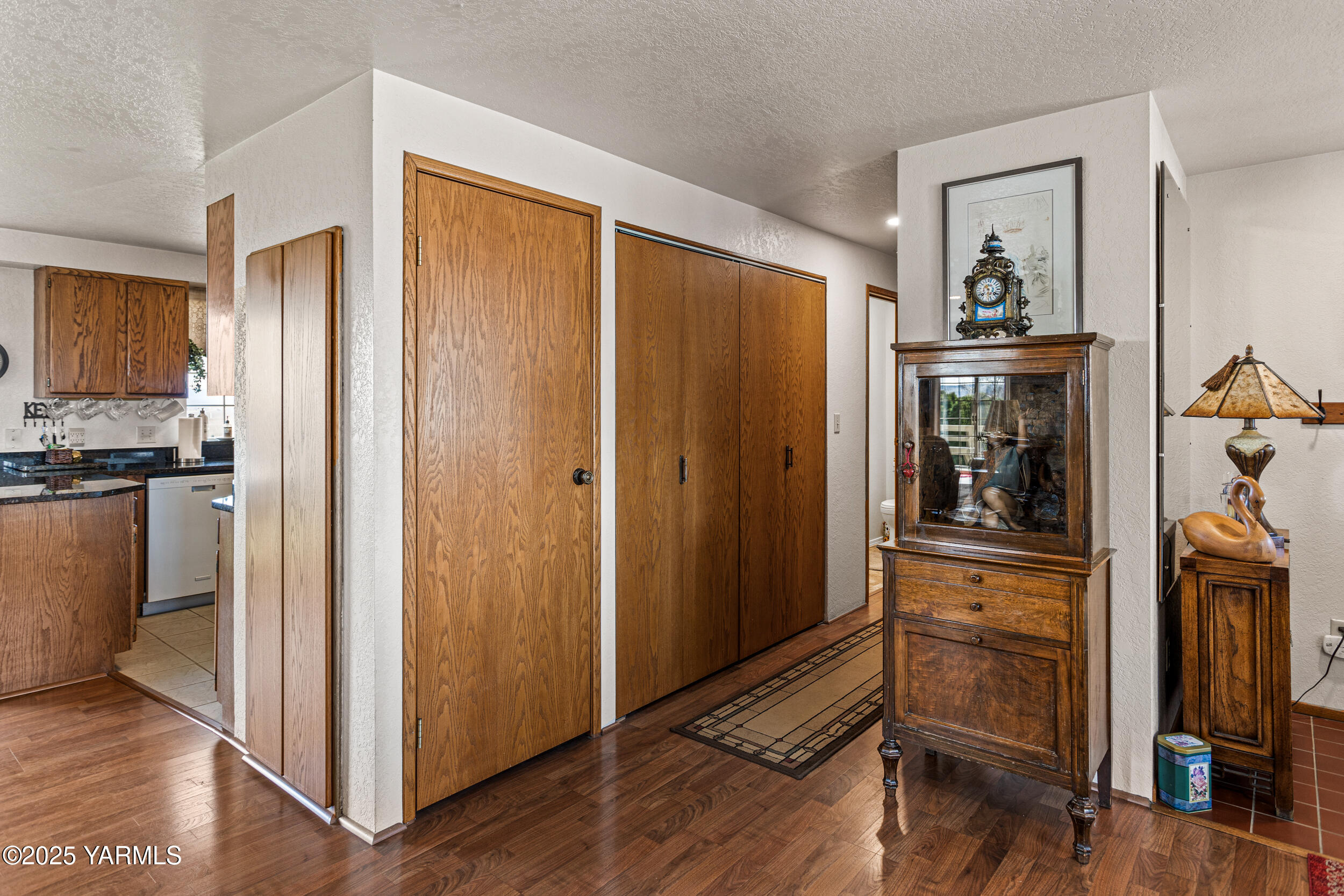 Yakima, Washington 98901, United States, 3 Bedrooms Bedrooms, ,2 BathroomsBathrooms,Residential,Pending,102318