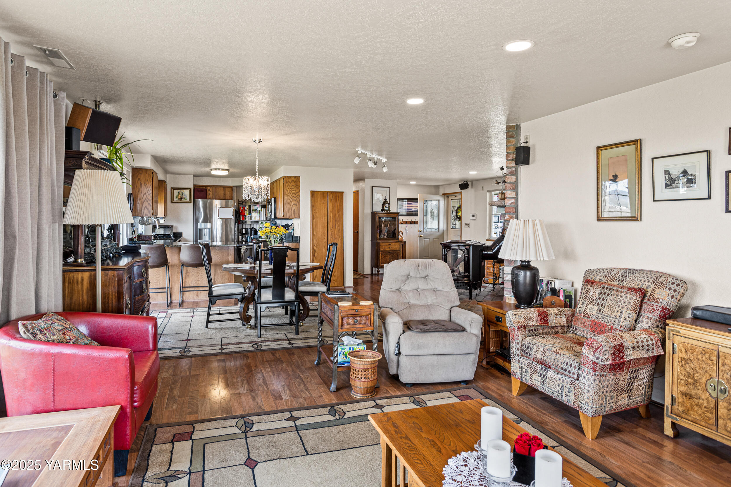 Yakima, Washington 98901, United States, 3 Bedrooms Bedrooms, ,2 BathroomsBathrooms,Residential,Pending,102318