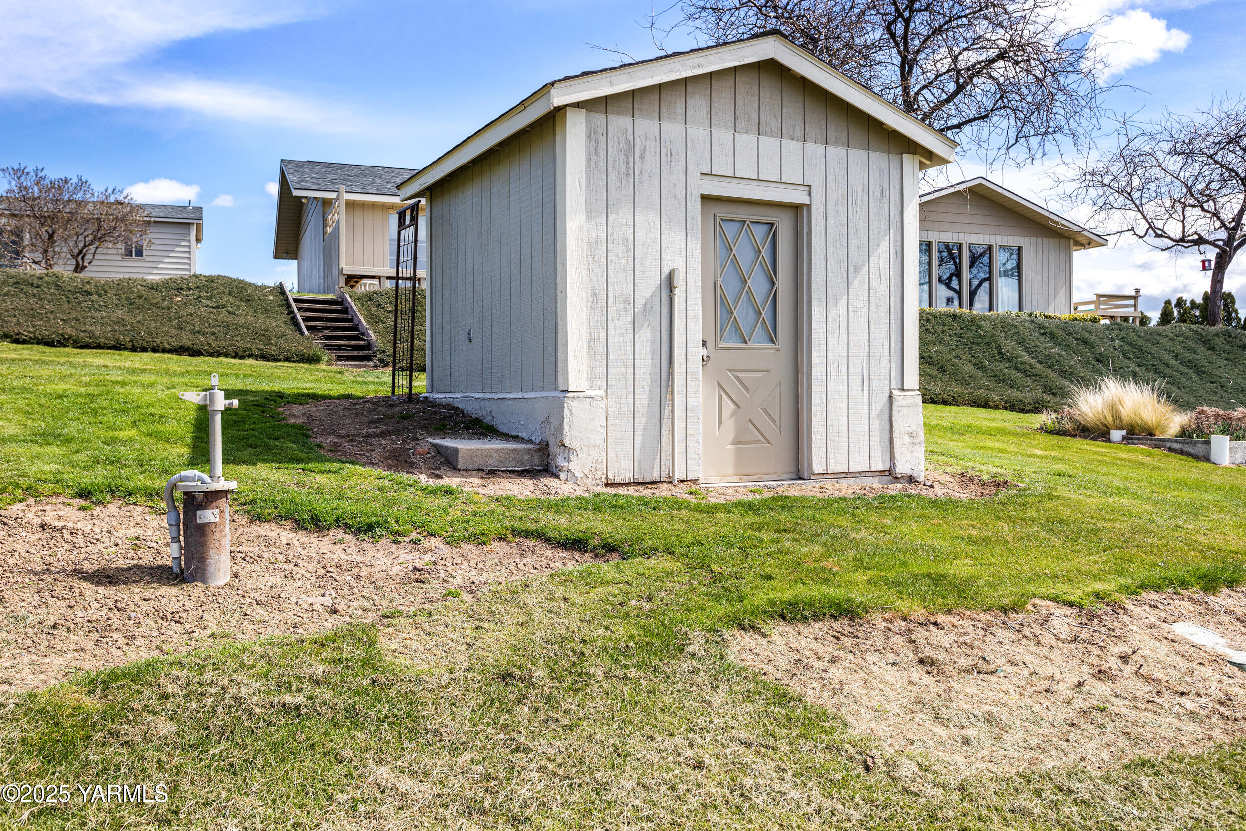 Yakima, Washington 98901, United States, 3 Bedrooms Bedrooms, ,2 BathroomsBathrooms,Residential,Pending,102318