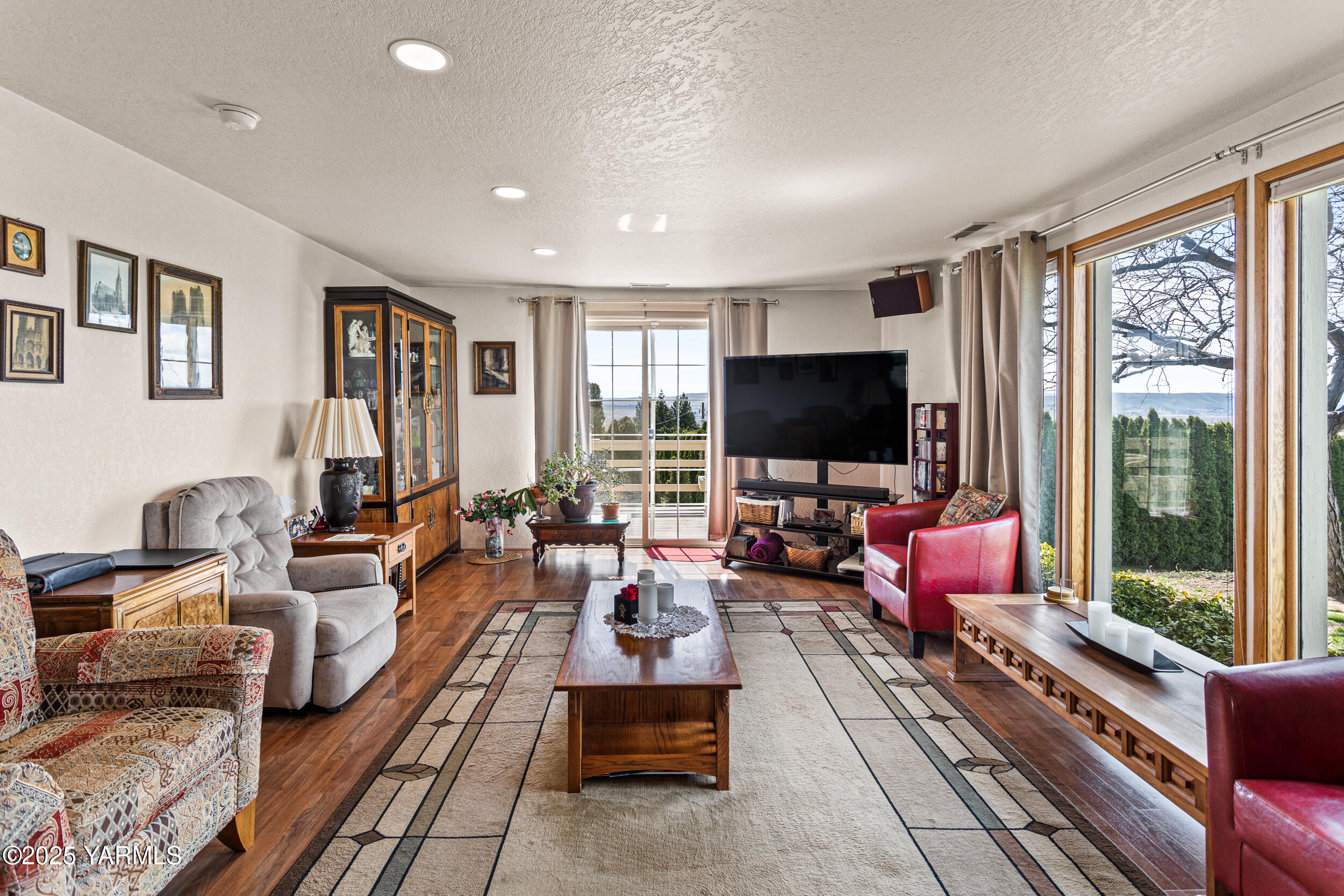 Yakima, Washington 98901, United States, 3 Bedrooms Bedrooms, ,2 BathroomsBathrooms,Residential,Pending,102318