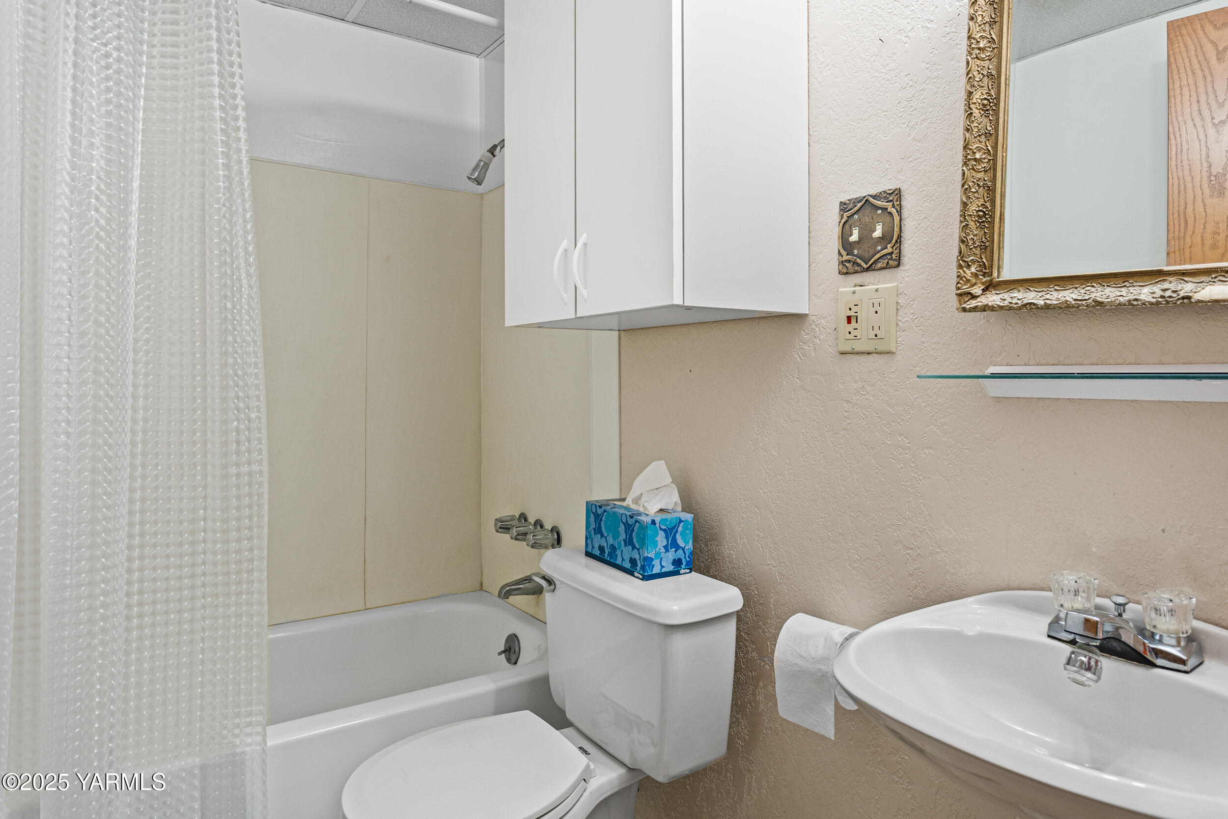 Yakima, Washington 98901, United States, 3 Bedrooms Bedrooms, ,2 BathroomsBathrooms,Residential,Pending,102318