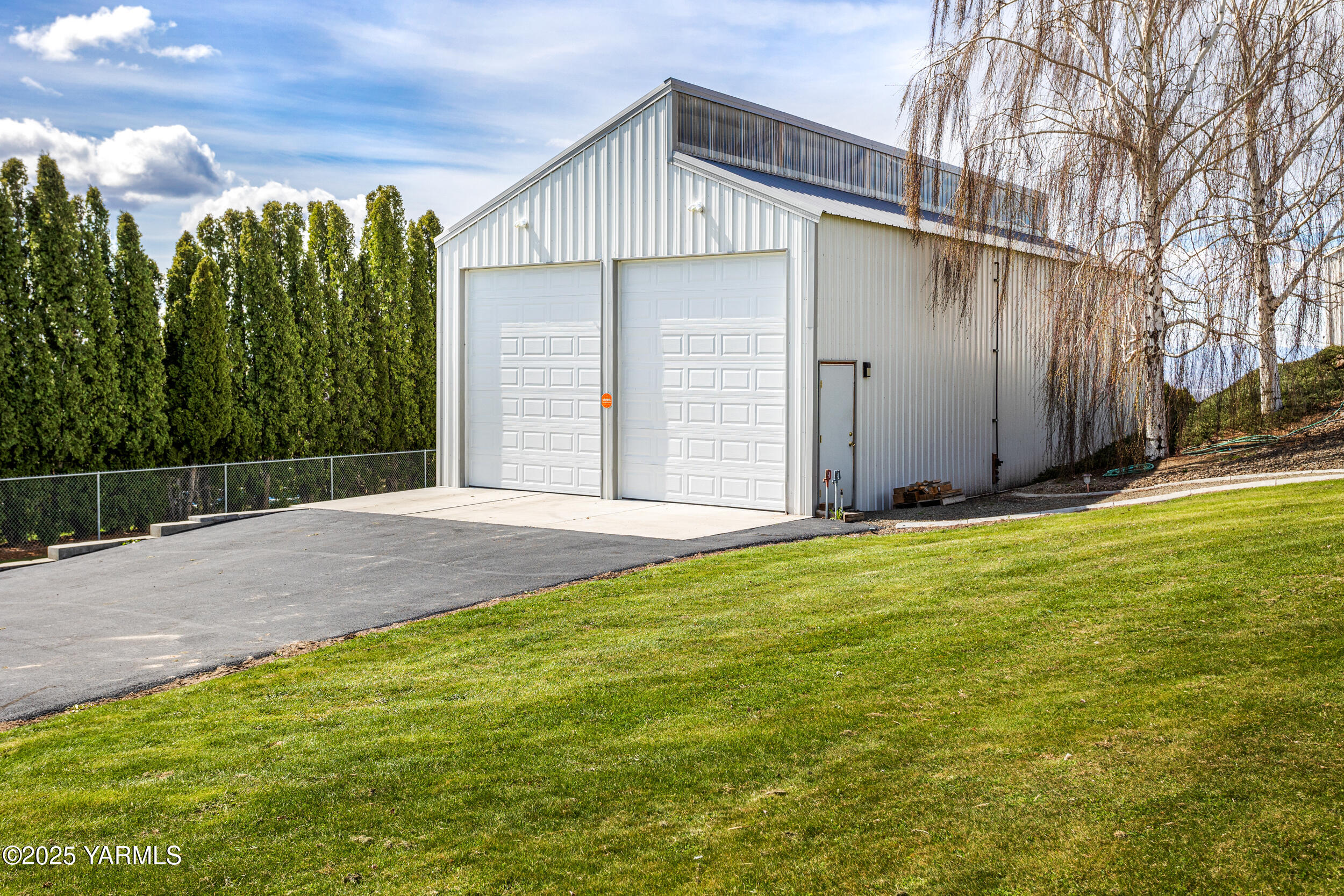 Yakima, Washington 98901, United States, 3 Bedrooms Bedrooms, ,2 BathroomsBathrooms,Residential,Pending,102318