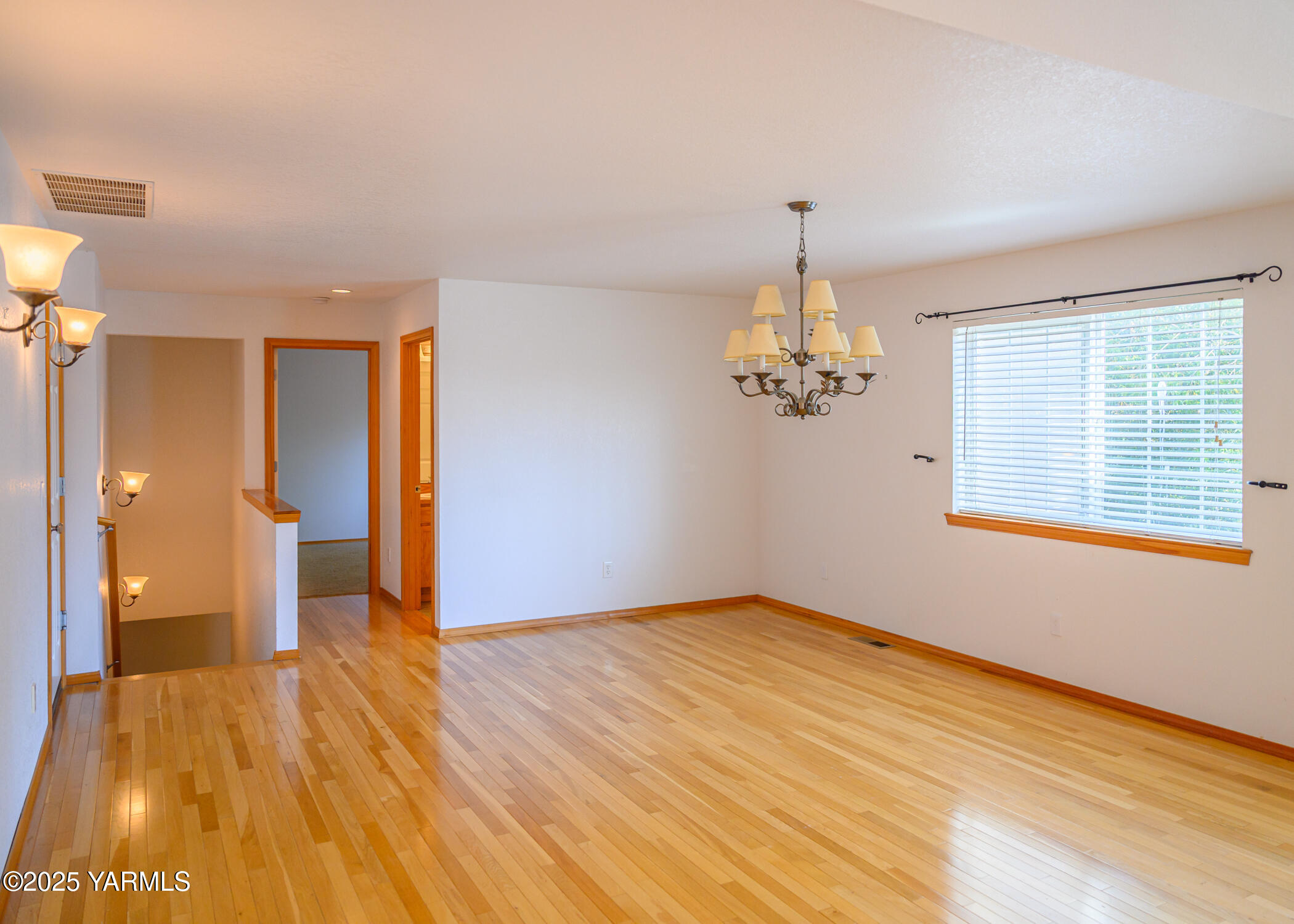 Selah, Washington 98942, United States, 5 Bedrooms Bedrooms, ,4 BathroomsBathrooms,Residential,Active,219545