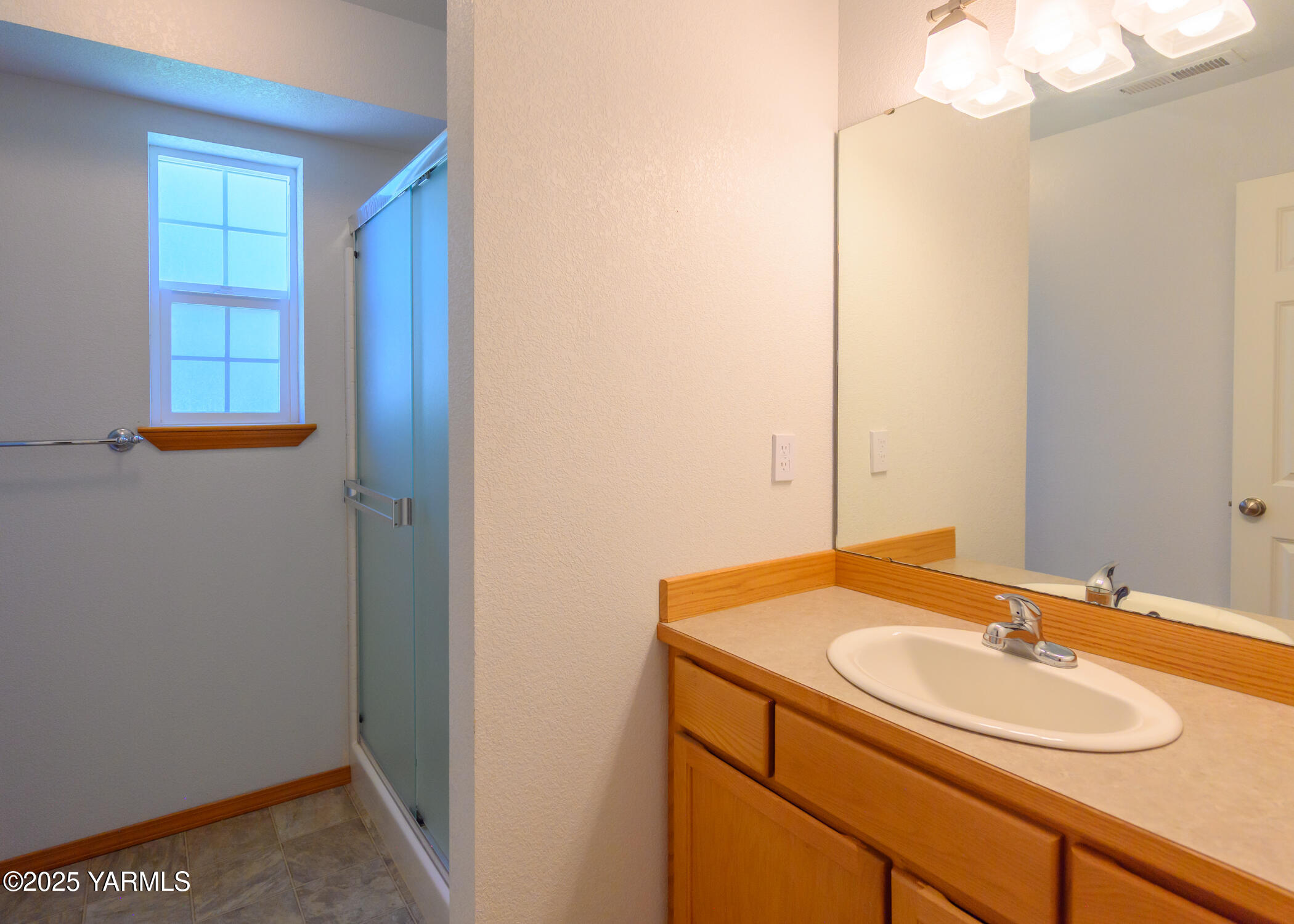 Selah, Washington 98942, United States, 5 Bedrooms Bedrooms, ,4 BathroomsBathrooms,Residential,Active,219545