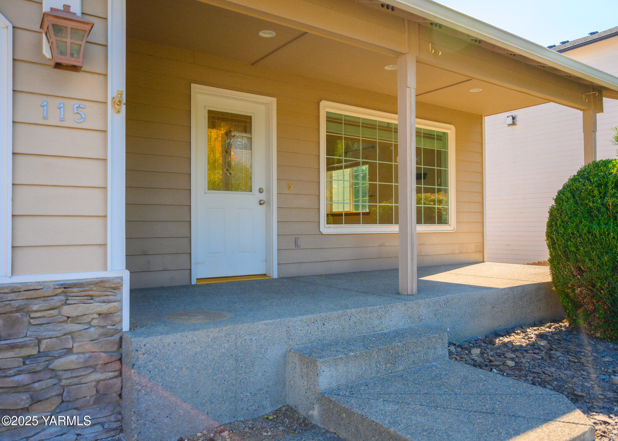 Selah, Washington 98942, United States, 5 Bedrooms Bedrooms, ,4 BathroomsBathrooms,Residential,Active,219545